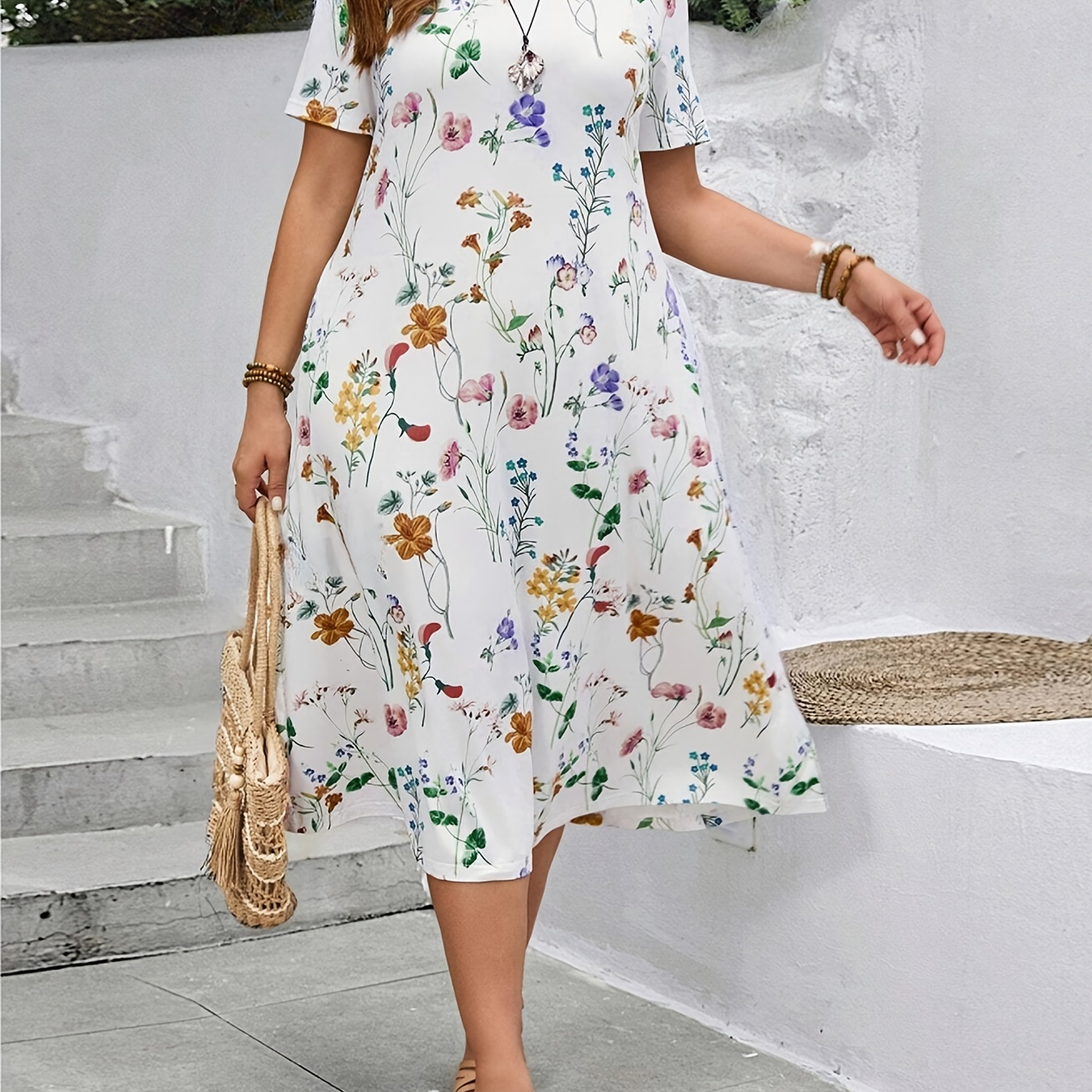 

Plus Size Floral Print Pockets Dress, Casual Short Sleeve Crew Neck Dress For Spring & Summer, Women's Plus Size Clothing