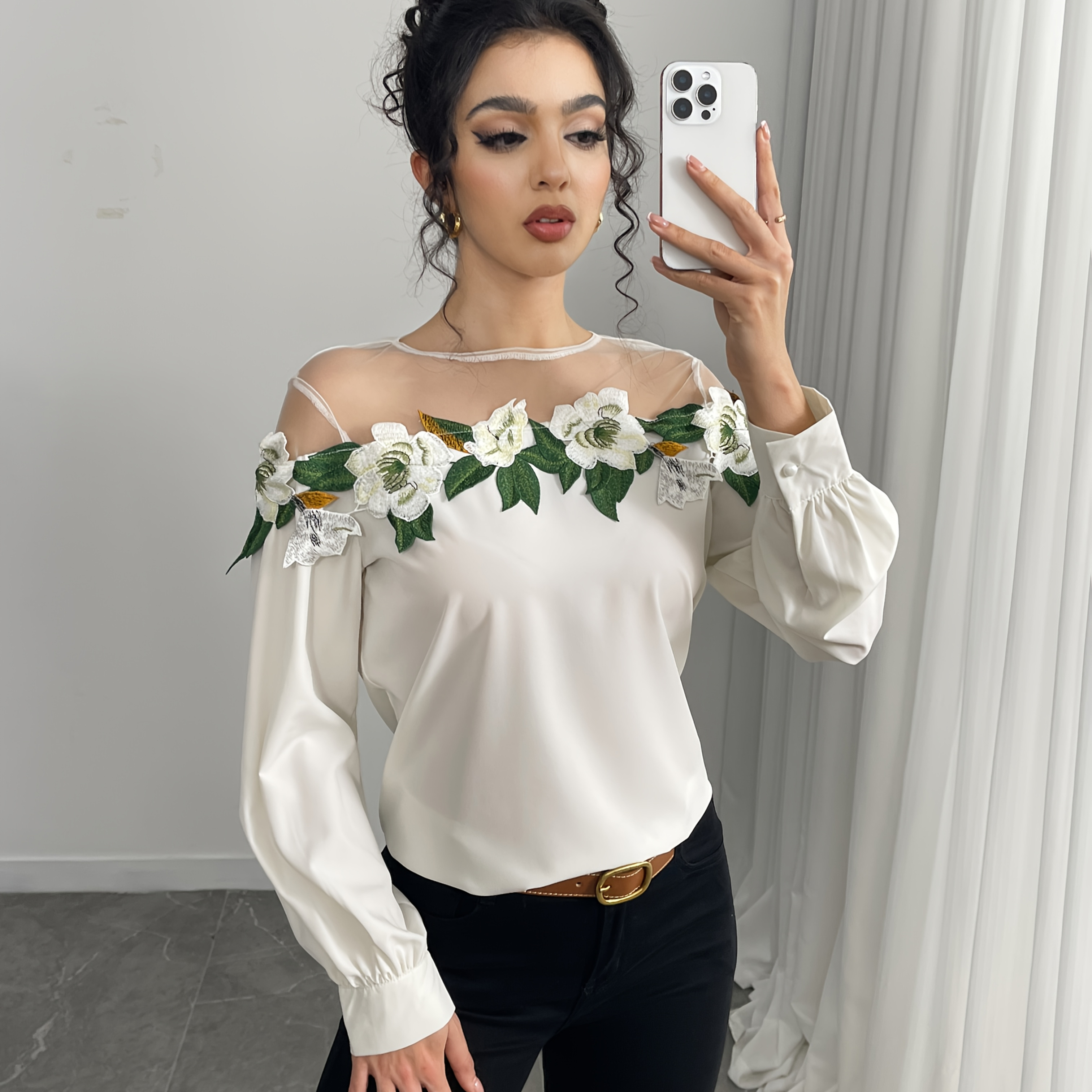 

Blouse à manches longues en mesh transparent avec appliques florales, haut de couleur unie à col rond en polyester, pour femmes, tissu de shirting tout