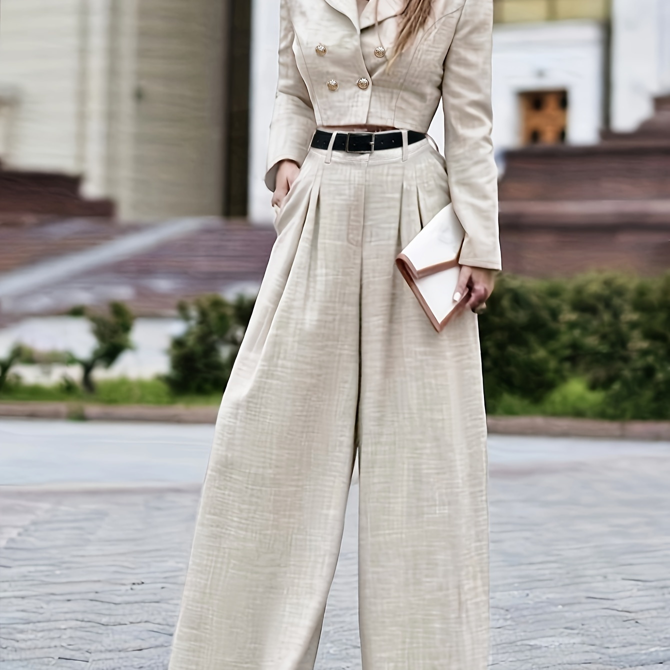 

A Two-piece Set Featuring A Stylish Long-sleeve Top With A Regular Fit And A Collar, With Loose-fitting Long Pants.