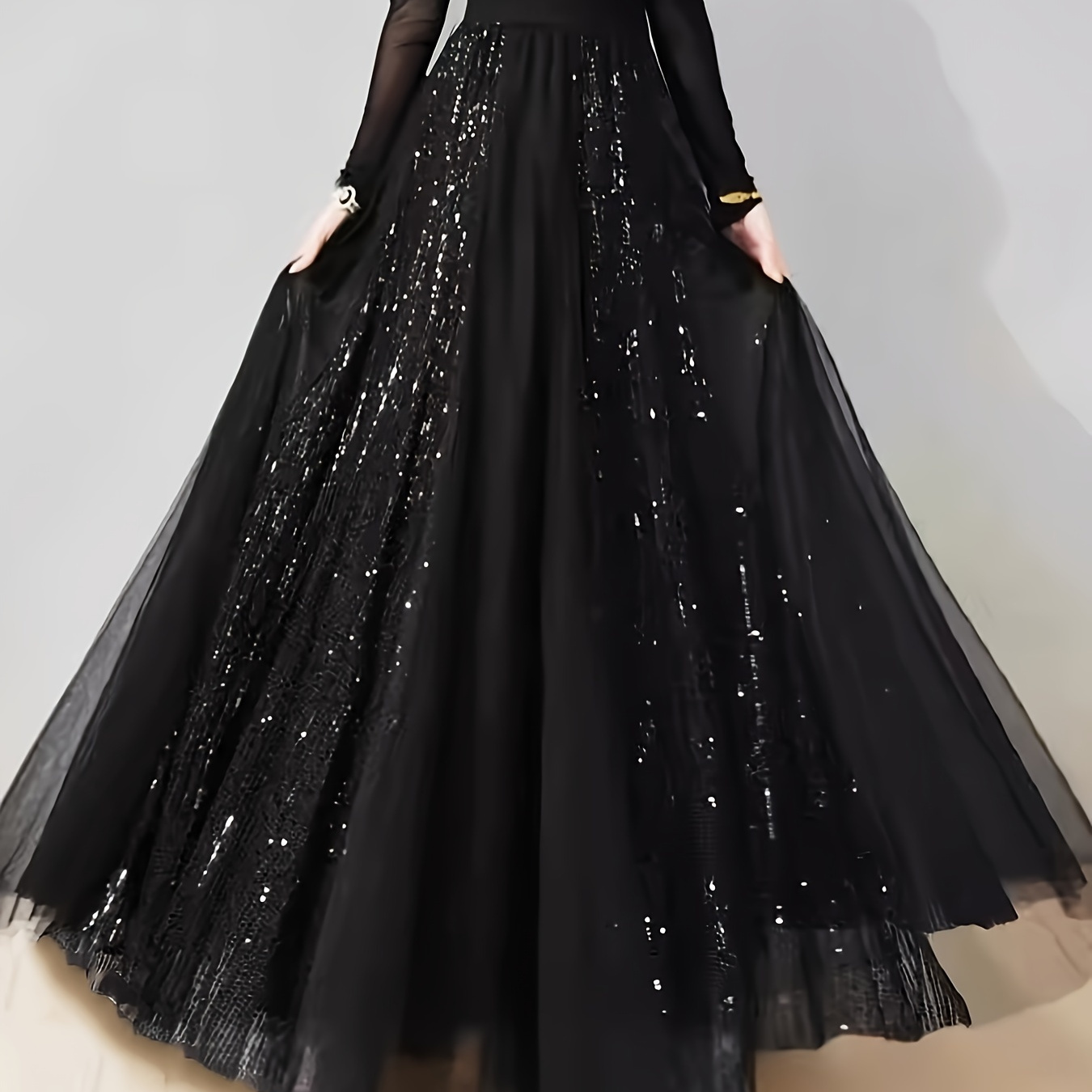 

Robe de Soirée Noire Élégante avec Détails en Paillettes - Taille Haute, Jupe Maxi Plissée pour Femme