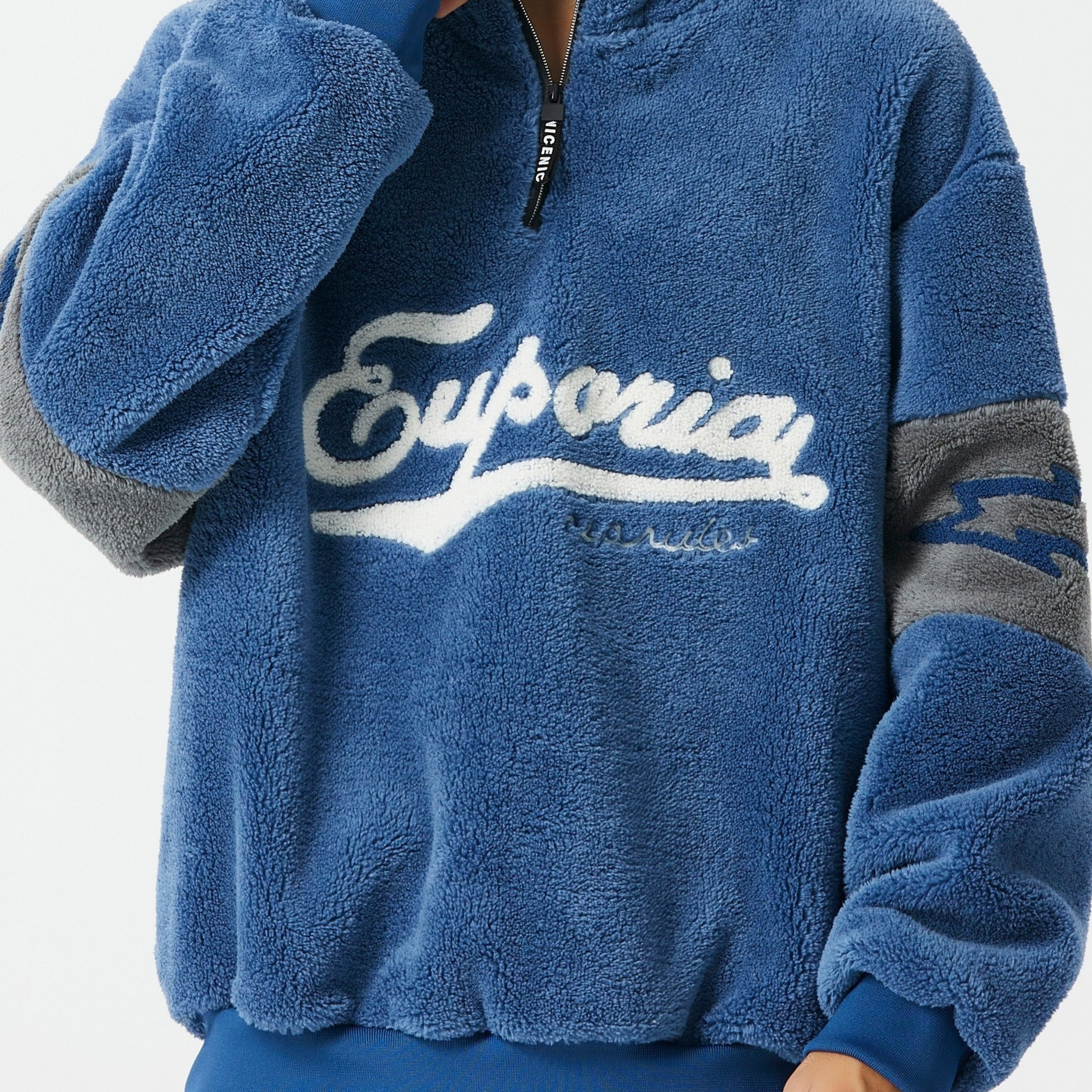 

Men' – Embroidered Fleece-lined Hooded