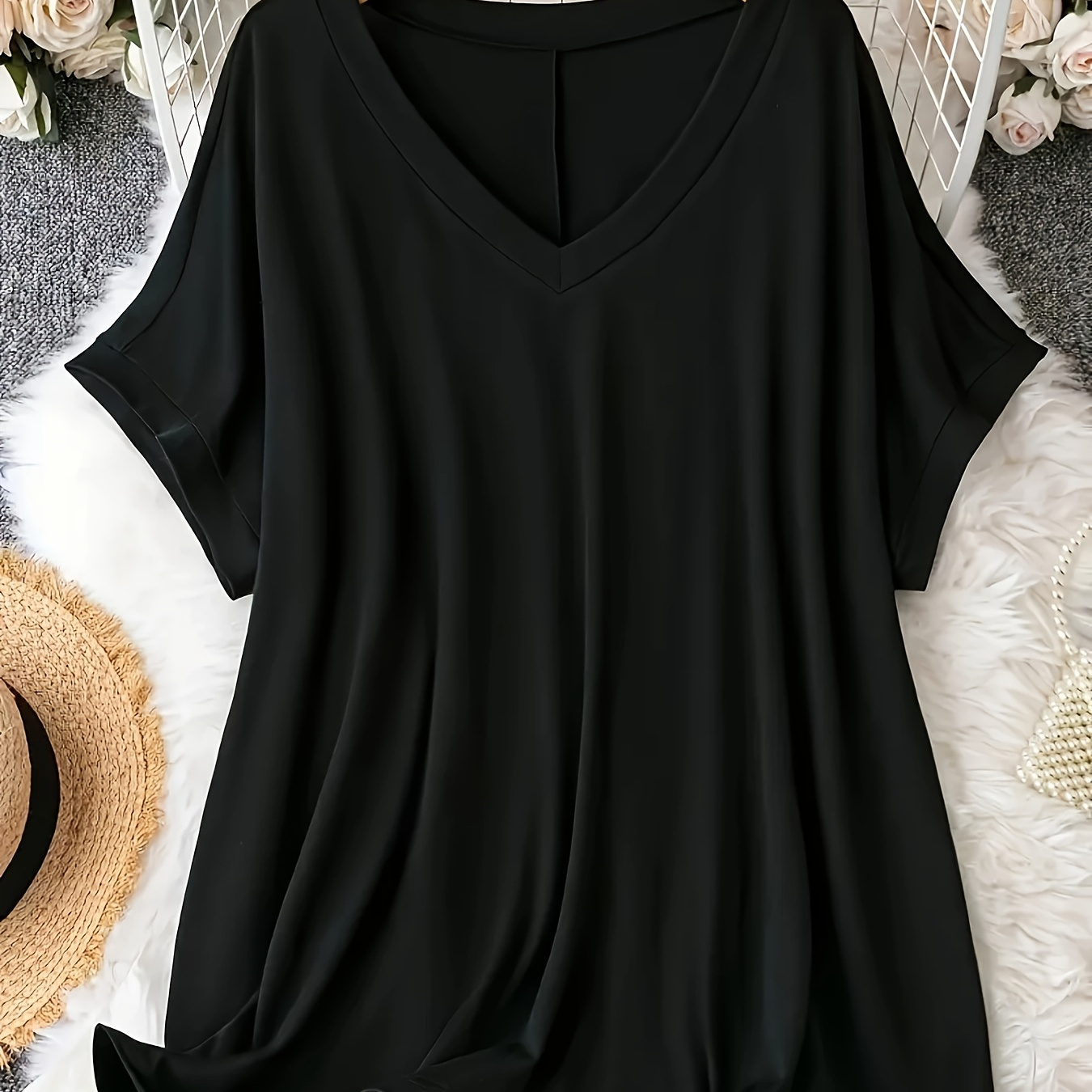 

T-shirt à col en V simple de grande taille, haut décontracté à manches courtes pour le printemps et l'été, vêtements de grande taille pour femmes