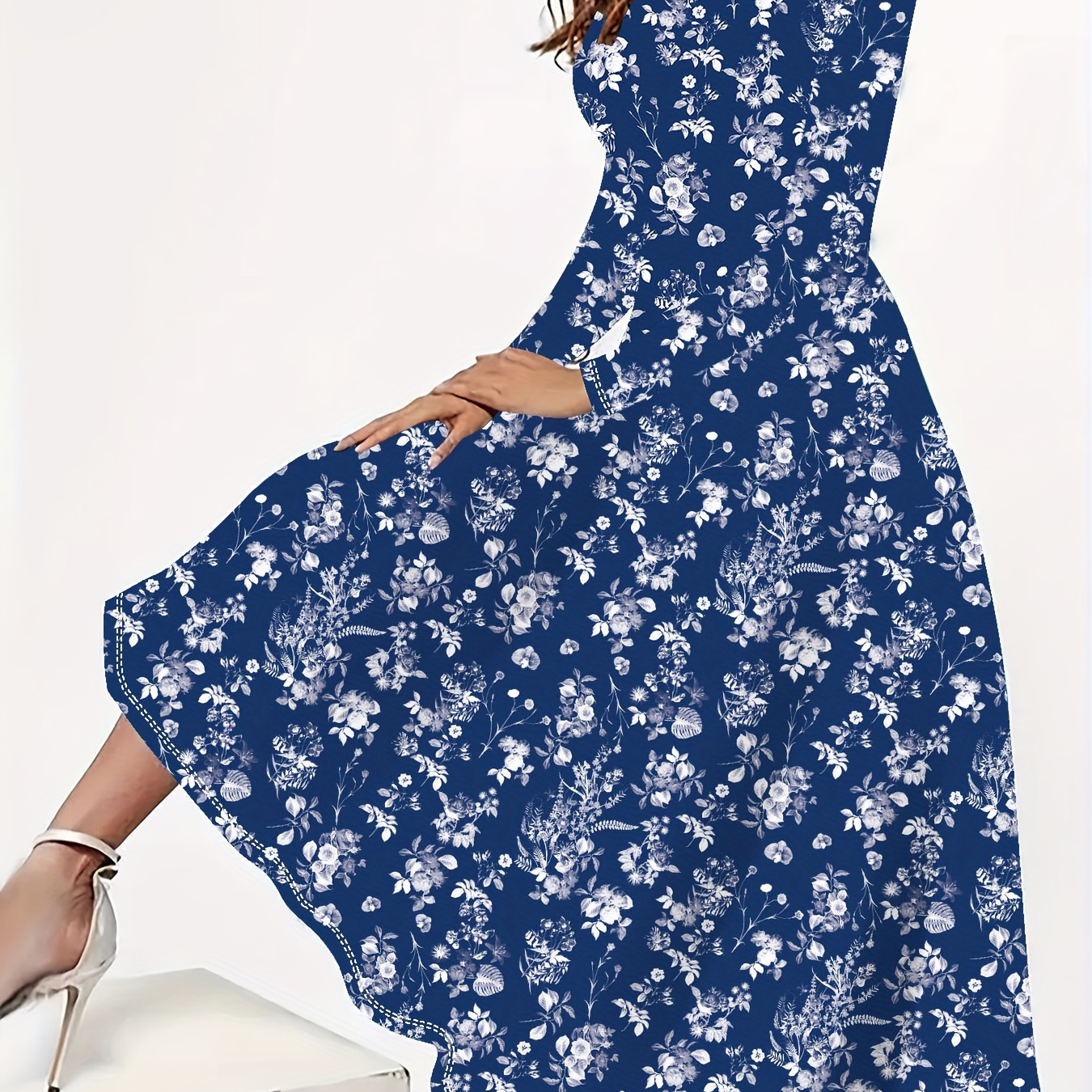 

Elegant Plus-size Floral Maxi Dress - Long Sleeves, Round Neckline, Stretchy Polyester Fabric, Machine Washable - Women's Fashion