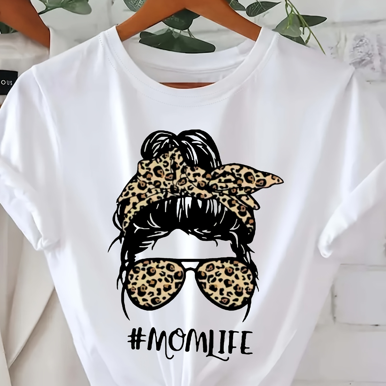 

Stylish Momlife Graphic Tee For Women - Casual Round Neck Short Sleeve, Polyester , Machine Washable, White With Leopard Print & #momlife Design - Spring/summer, Mom Shirts