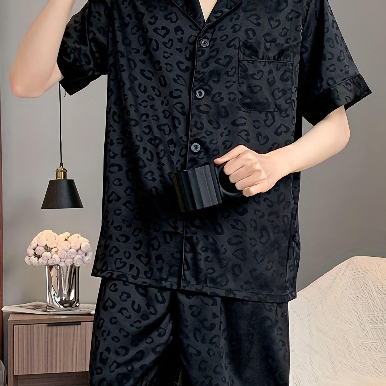

Men's Imitation Silk Cool Leaf Leopard Print Pajamas Set, Short Sleeved Thin Ice Silk Pocket Button Shirt & Shorts Bottom For Summer Lapel Top, Short Pants, Loungewear Sleepwear Home Wear Suit