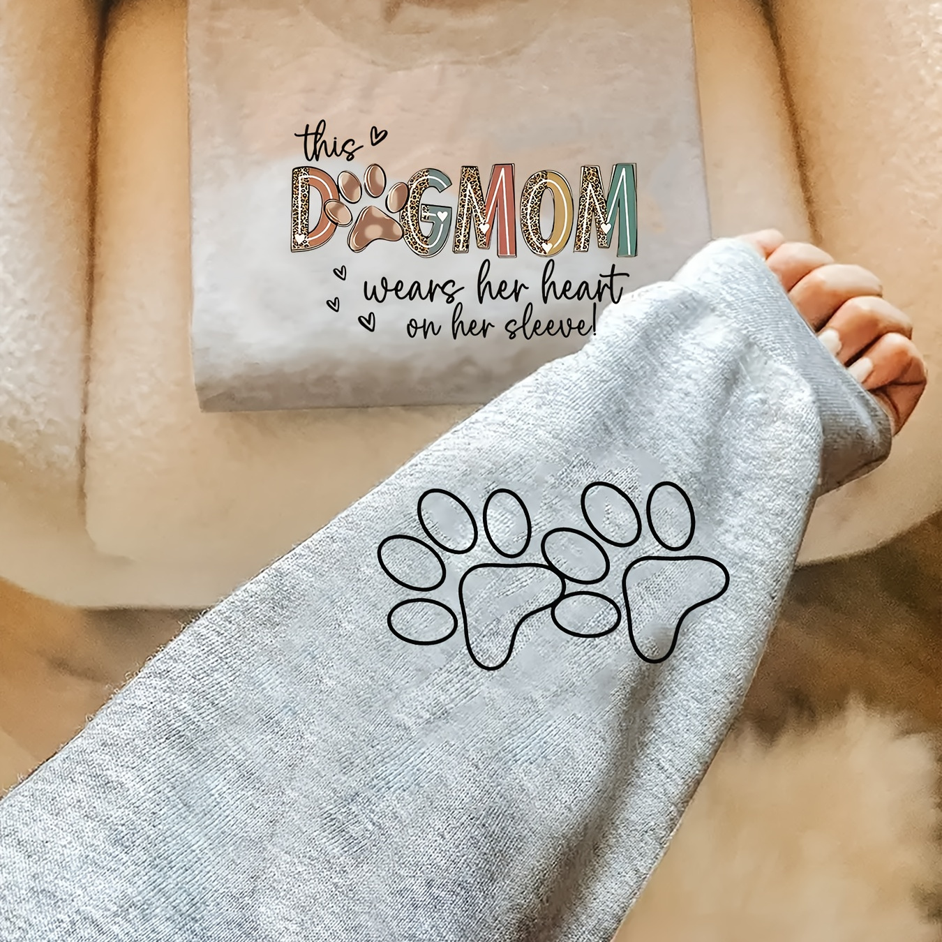 

1pc Women's Casual Long Sleeve Pullover Sweatshirt With "dog Mom" Lettering And Paw Print Detail, Round Neck, Polyester Knit Fabric, Fashionable Top