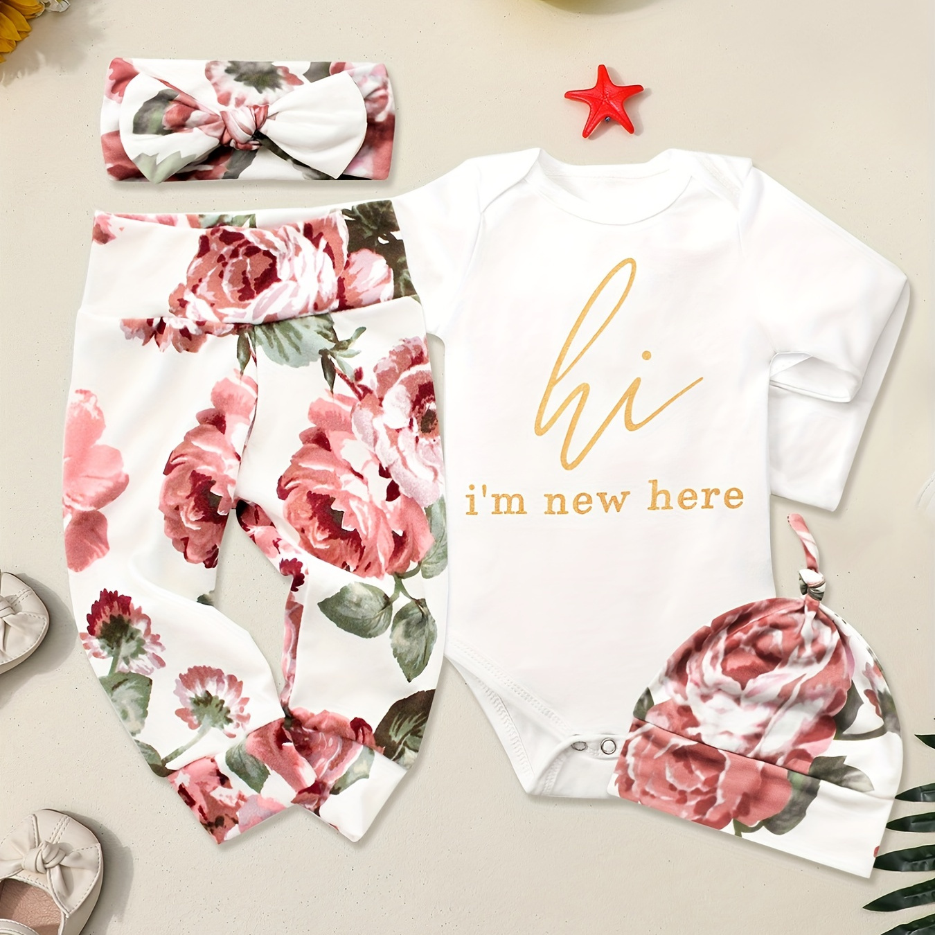 

Ensemble de vêtements pour bébé fille comprenant 4 pièces : body à manches courtes "Je suis nouvelle ici", pantalon floral, chapeau et bandeau.
