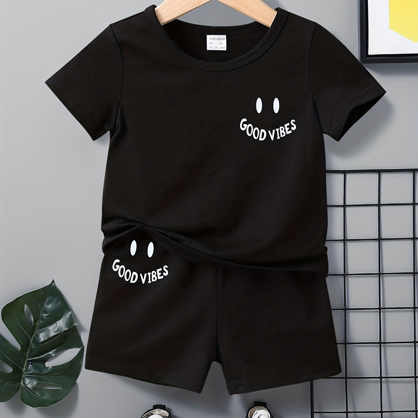 

2pcs Baby Boys Cute Smile Face Graphic Print Round Neck T-shirt & Shorts Set Clothes For Summer