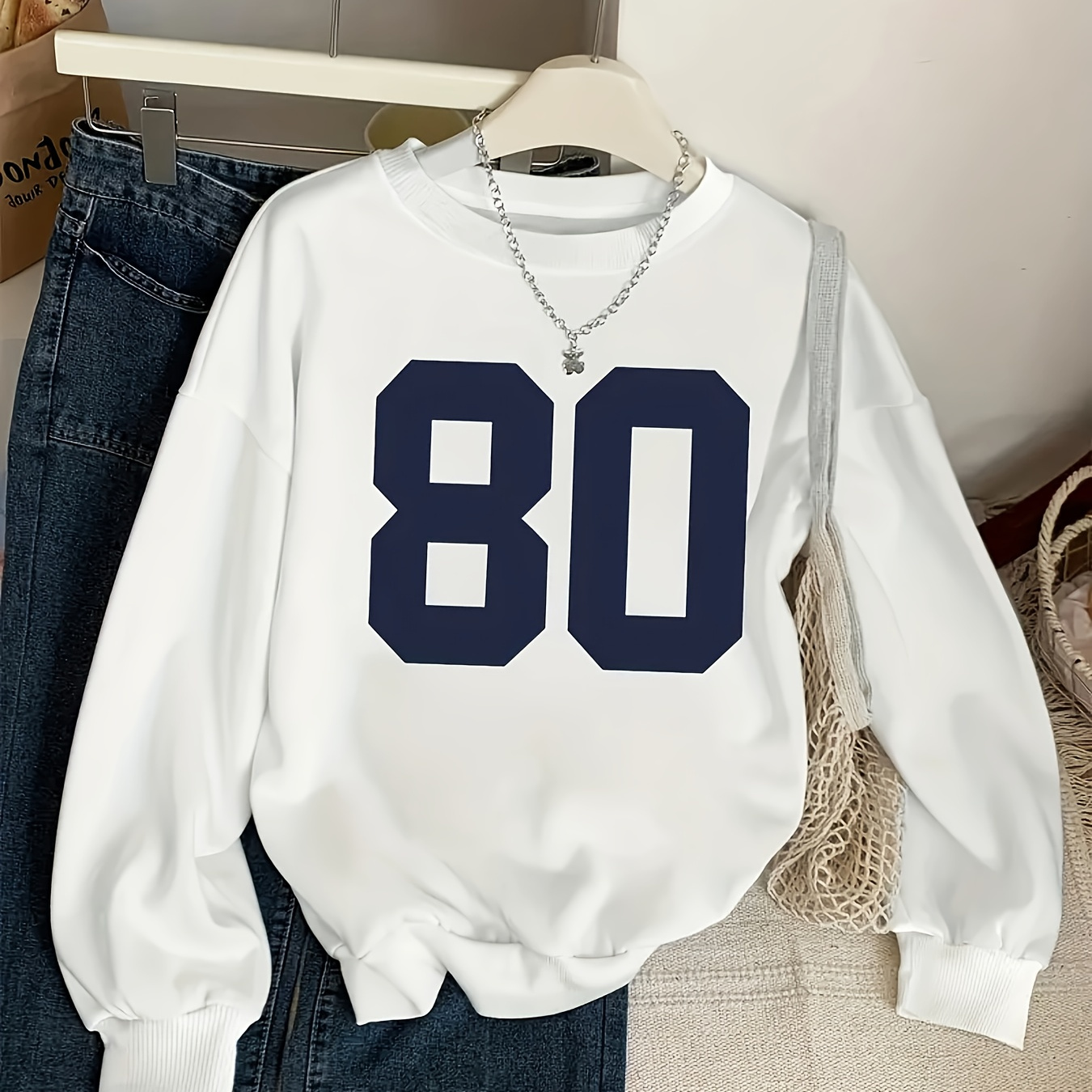 

Navy Blue Arabic 80 Pattern White Sweatshirt