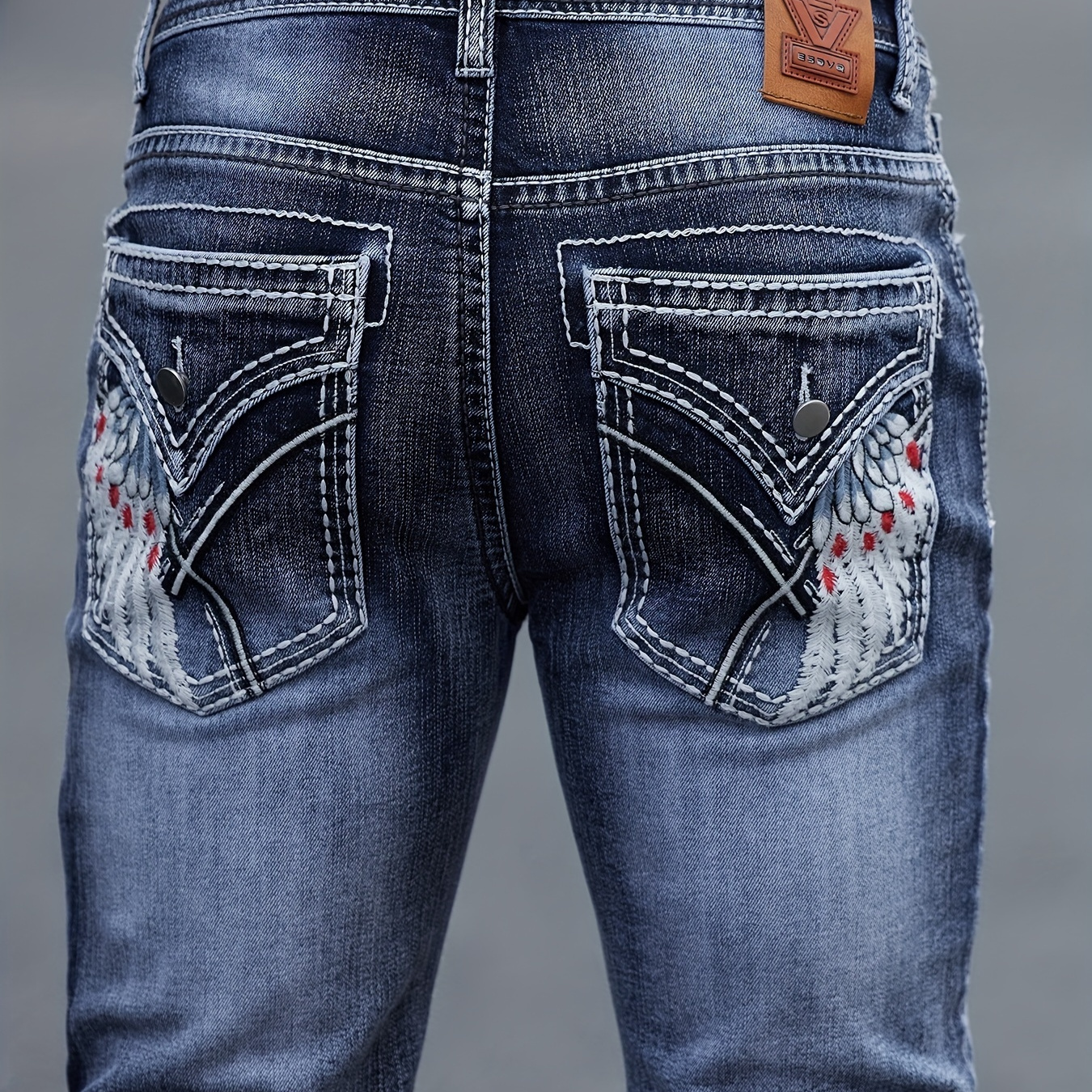 

Jeans Stretch Brodés d'Inspiration Vintage pour Hommes - Coupe Slim, Denim en Mélange de Coton avec Poches