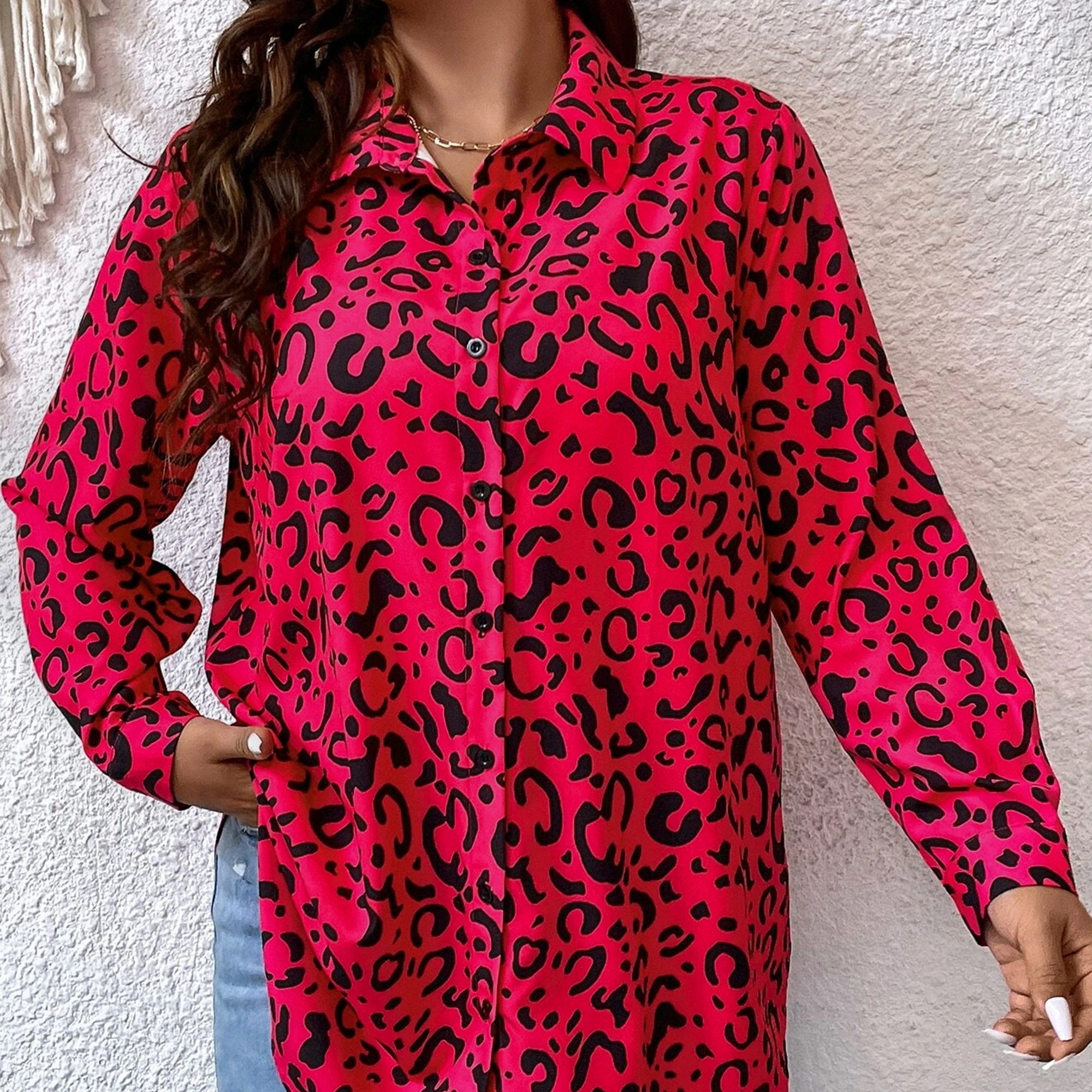 

1pc Blouse Élégante Grande Taille à Imprimé Léopard, 100% Polyester à Manches Longues et Col avec Détails de Boutons, Haut Tissé Toutes pour Femme, Blouse Grande Taille