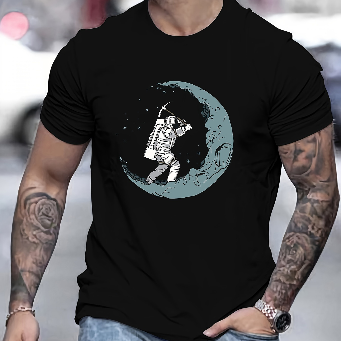

Astronaute Creuser La Lune Imprimer T-shirts À Manches Courtes Tendance Pour Hommes, Tops Confortables Et Respirants Pour L'entraînement De Fitness Des Hommes, Jogging, Activités De Plein Air