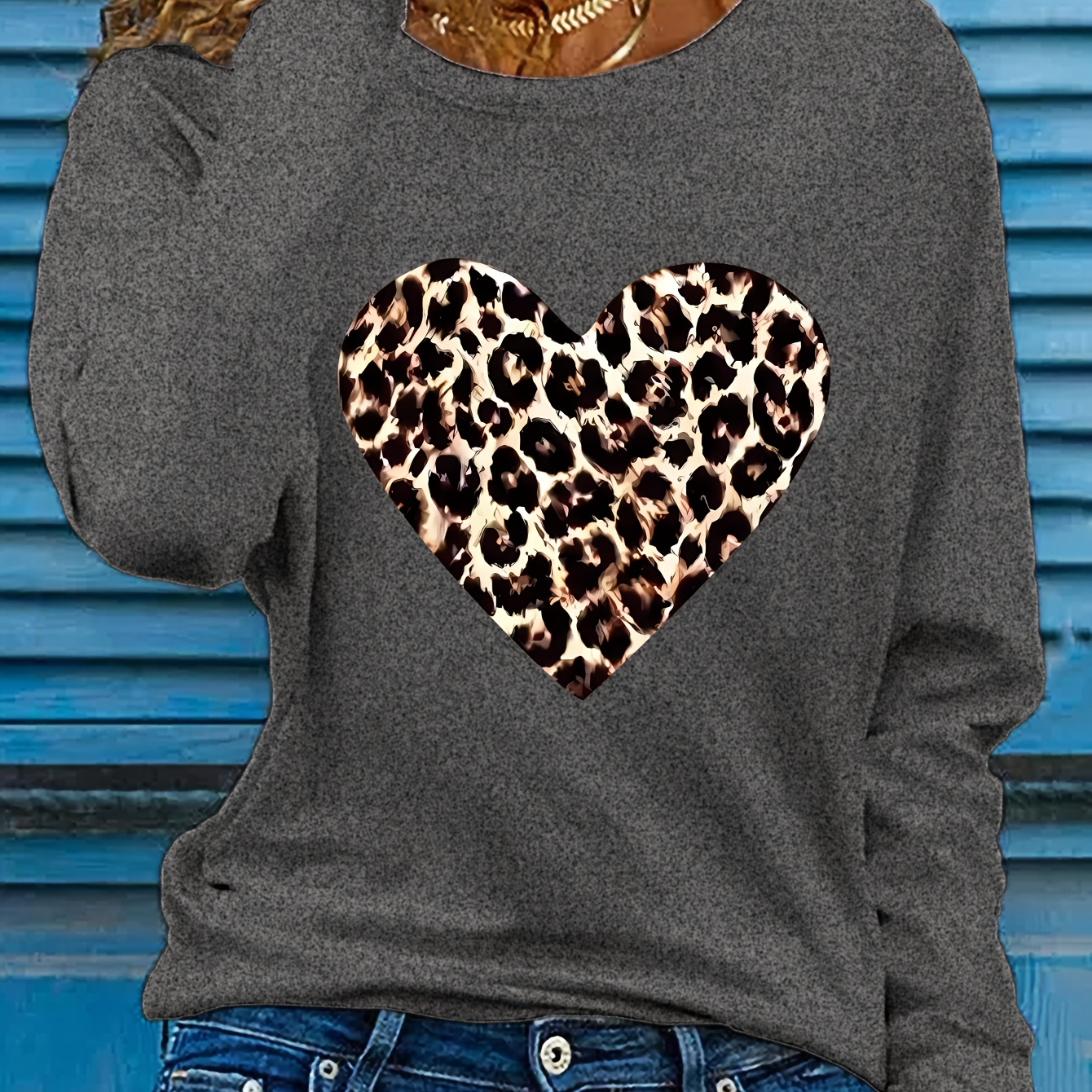 

Chic Leopard Heart Print Long Sleeve T-shirt - Casual Crew Neck, Machine Washable Polyester Top For Women - Spring & Fall