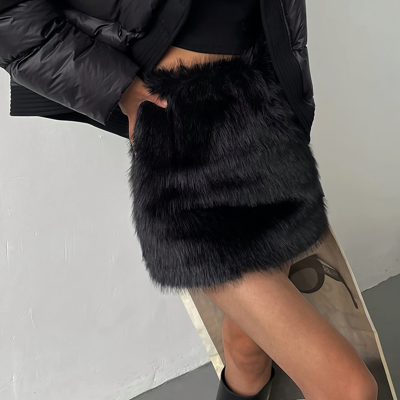 

1pc Elegant Fur Mini Skirt For Women - Polyester Woven Short Skirt With Solid , Fall/winter Season