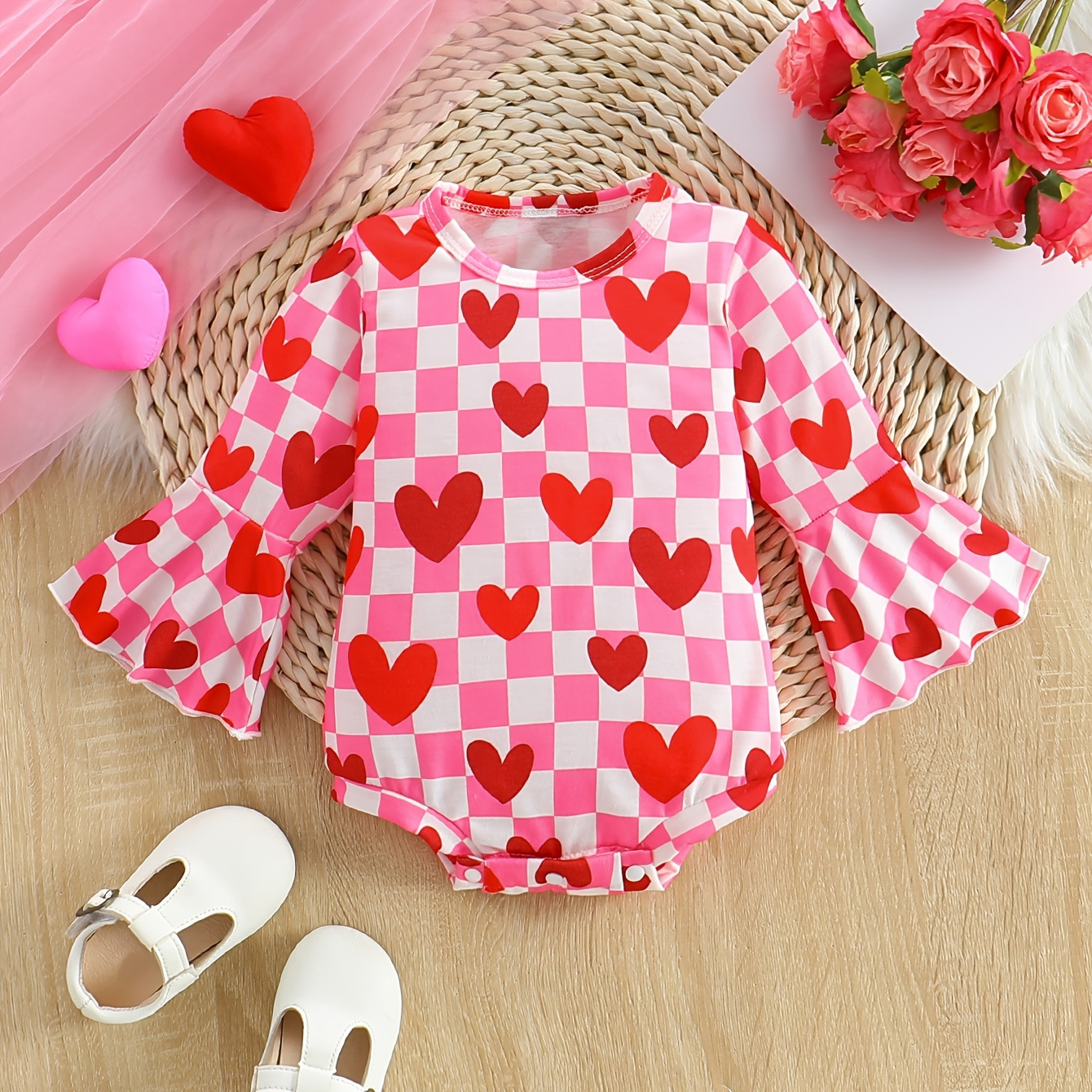 

Gjkewq Baby Girls' Cute Geometric Heart Print Flared Sleeve Romper, 100% Polyester Knit Fabric, Regular Fit Bodysuit, For Outdoor