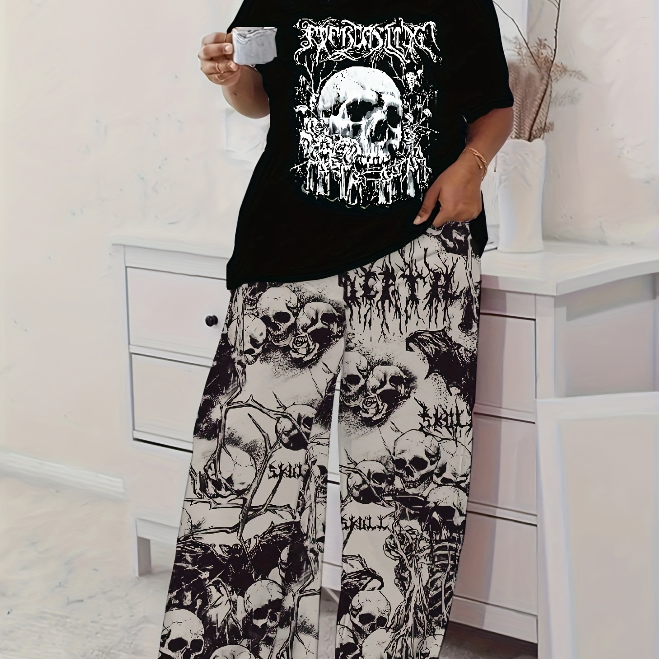 

Cozy Plus Size Women's Pajama Set - Gothic Skull Print, Short Sleeve & Comfy Long Pants, Soft Polyester Loungewear For Fall/winter