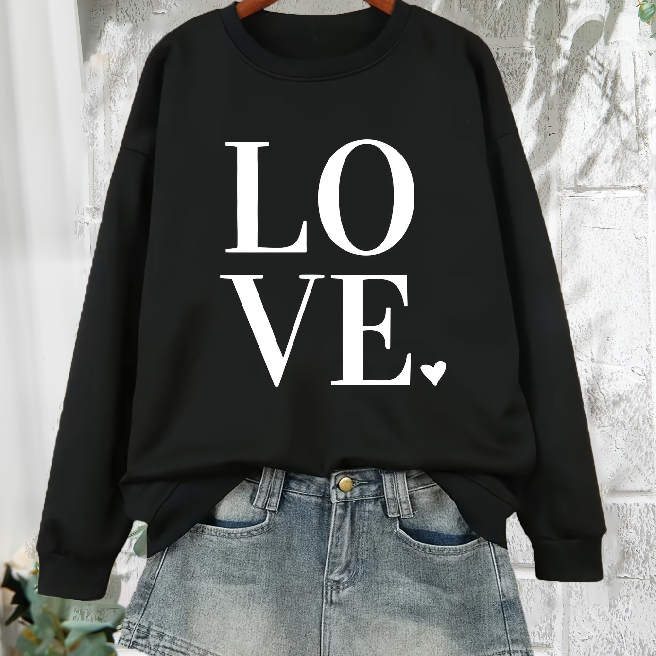 

Plus Size Love Print Sweatshirt, Casual Long Sleeve Crew Neck Sweatshirt, Women's Plus Size Clothing