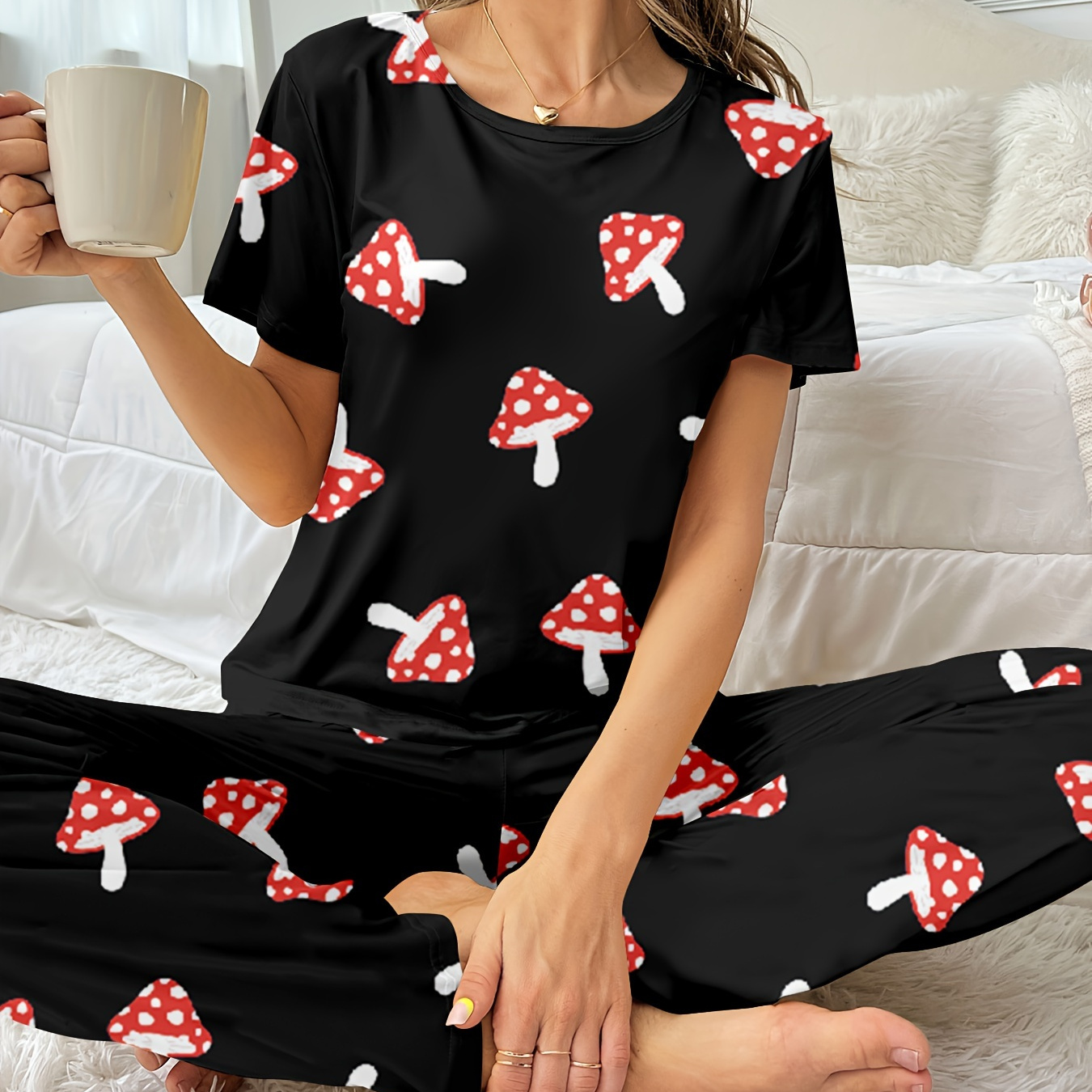 

Women's Mushroom Print Pajama Set - Comfy Polyester Blend, Short Sleeve & Long Pants, Round Neck Sleepwear