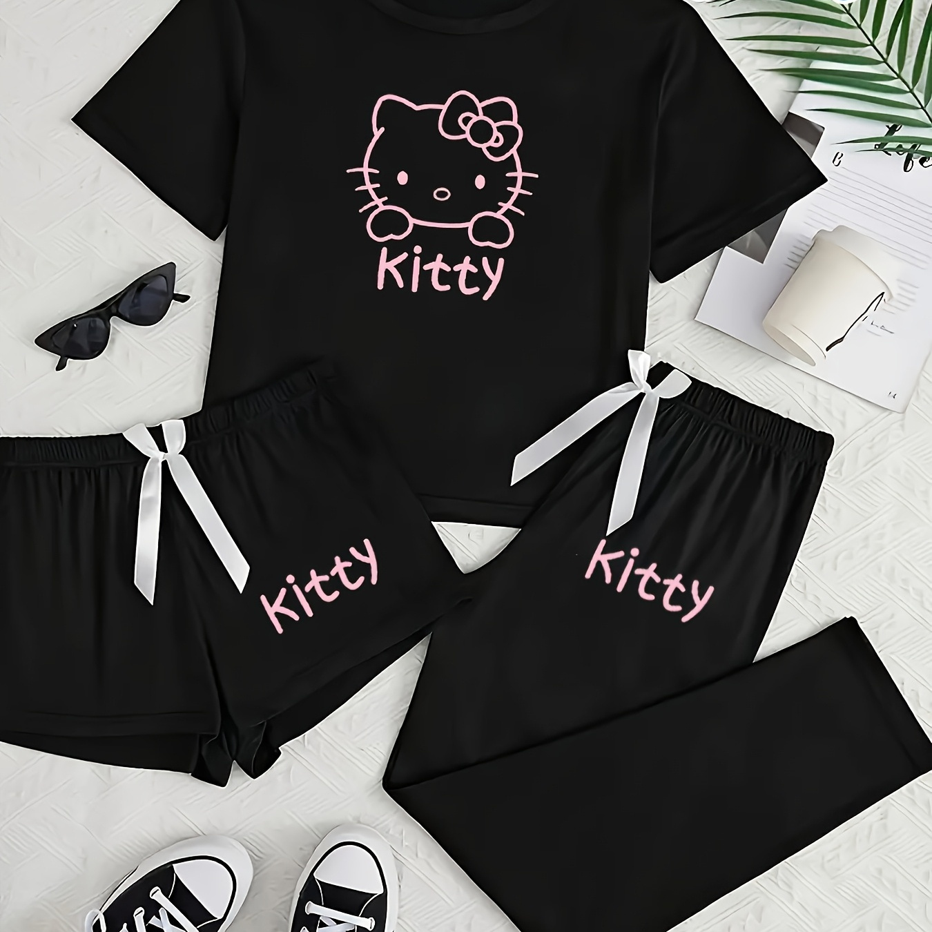 

Ensemble Pièces de Pyjamas et Vêtements de Maison Sanrio Hello Kitty pour Femmes avec Col Rond, Manches Courtes, Shorts et Pantalons , Imprimé Cartoon, Confortable et Chaud