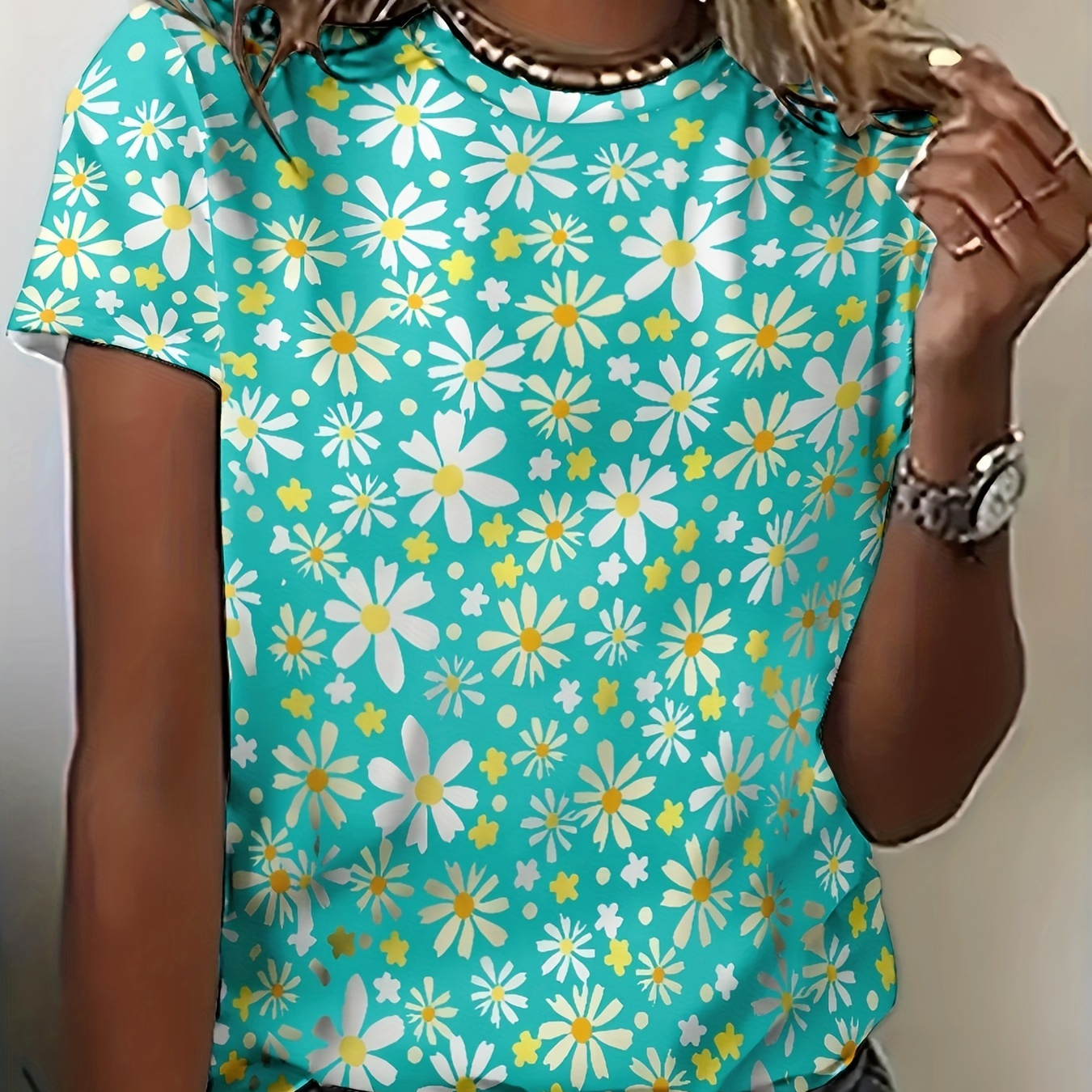 

Women's Floral Print T-shirt, Daisy Pattern, Vibrant Short Sleeve Top, Casual Summer Fashion, Breathable Fabric