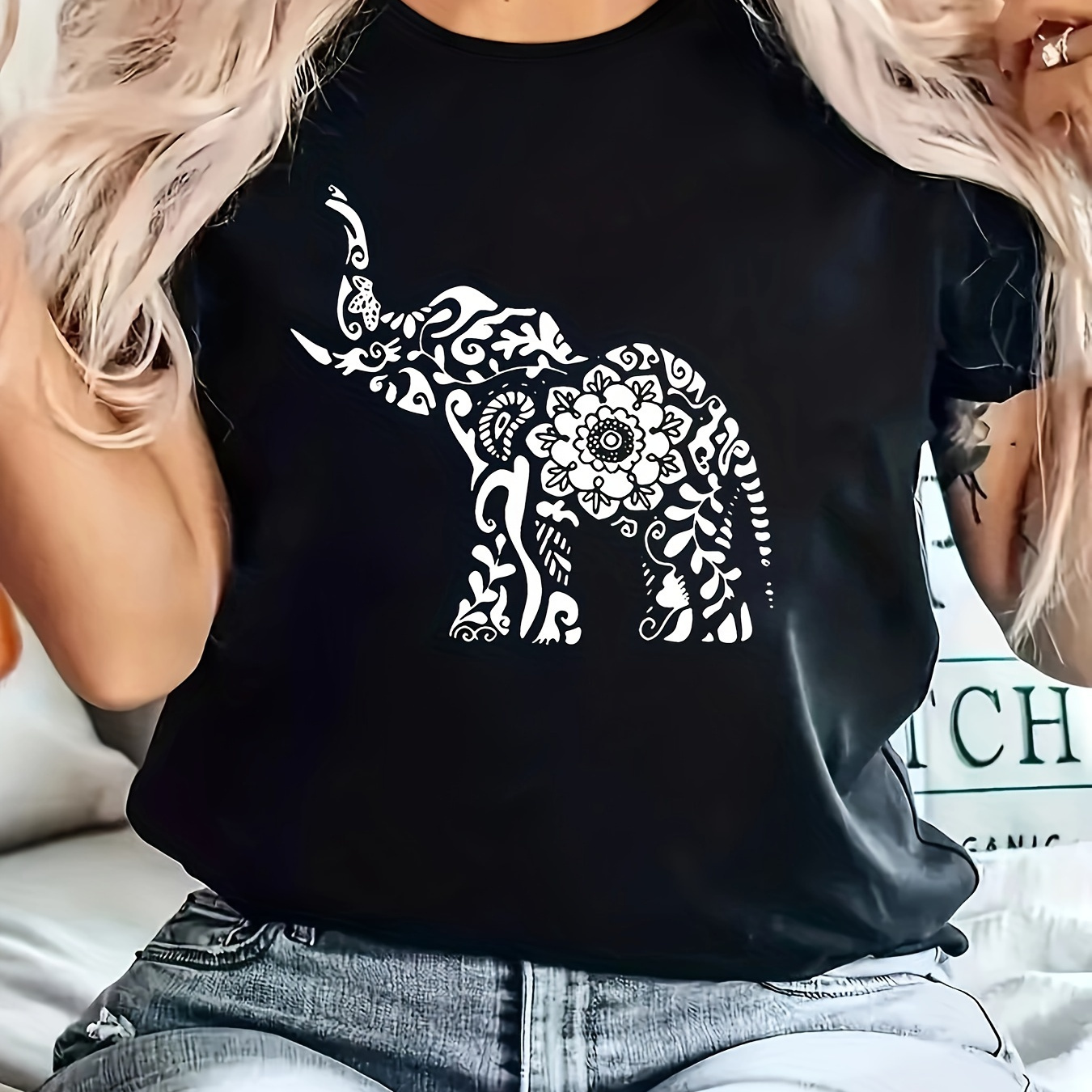 

Floral Elephant Print Comfy T-shirt, Round Neck Short Sleeve Sports Tee, Women's Activewear