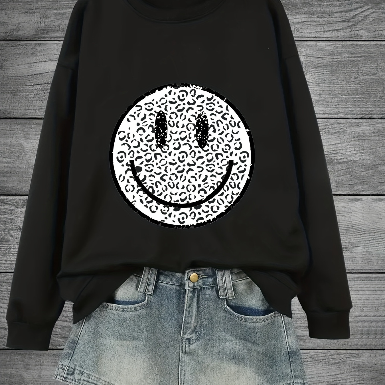 

Plus Size Smiling Face Print Sweatshirt, Casual Long Sleeve Crew Neck Sweatshirt, Women's Plus Size Clothing