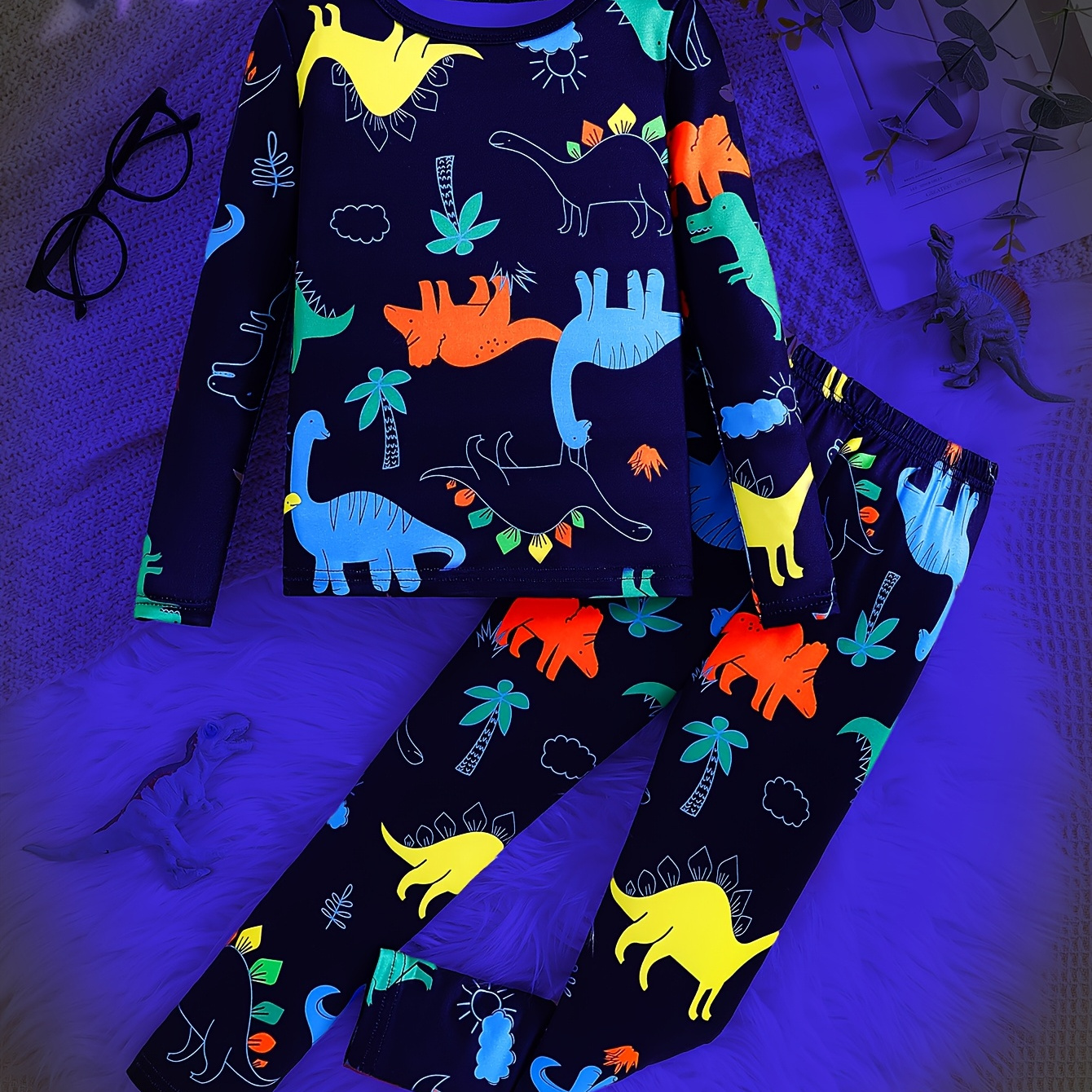 

Pyjama Dinosaure Phosphorescent pour Garçons - Confortable à Manches Longues et Pantalon avec de Dessins Animés Néon, Mélange de Polyester, pour les Nuits de Printemps/Automne