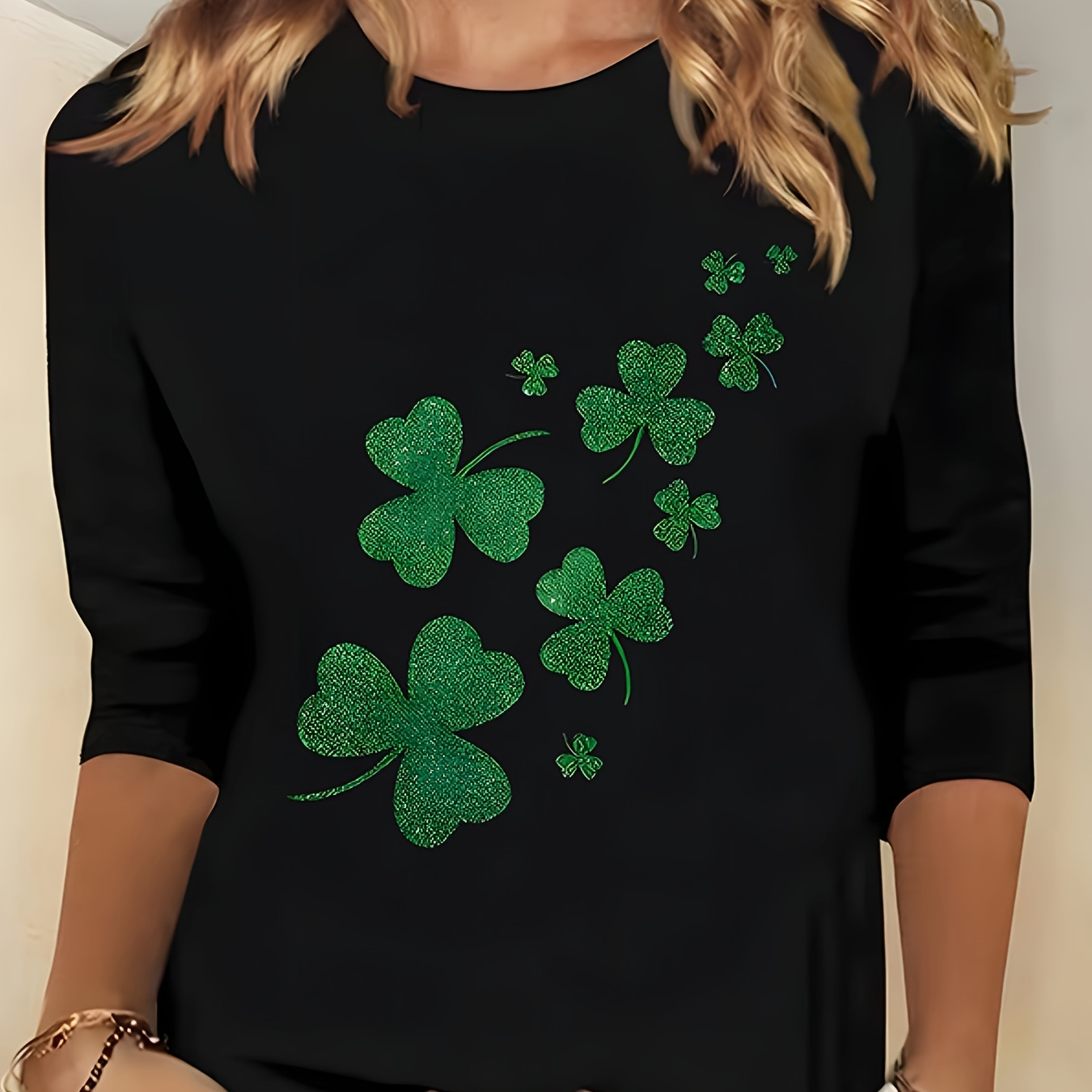 

Plus Size Clover Print T-shirt, Casual Long Sleeve Crew Neck Top For Spring & Fall, Women's Plus Size Clothing