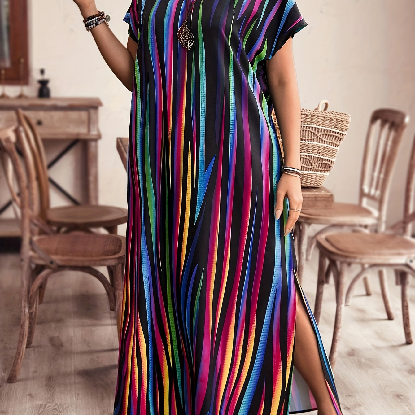 

Robe Maxi Imprimée à Rayures Colorées Grande Taille, Robe Courte Décontractée à Col en V pour Vacances, Vêtements Grande Taille pour Femmes