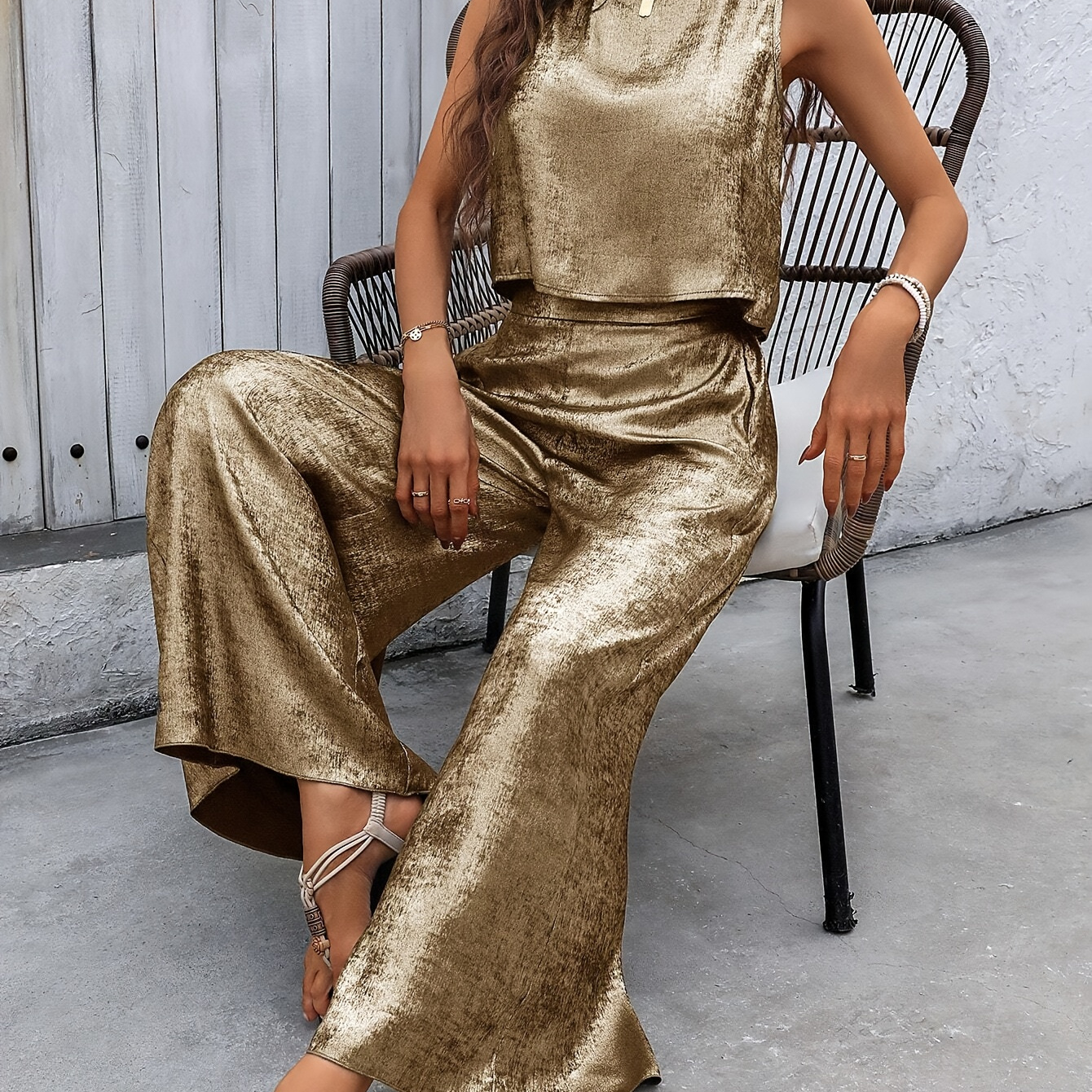 

Two-piece Elegant Gold Metallic Women's Clothing Set: Fashionable Sleeveless Top And High-waisted Wide-leg Pants