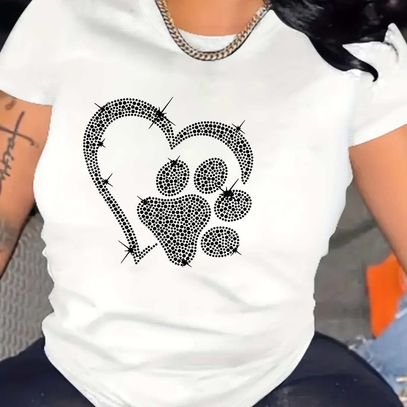 

Plus Size Heart & Paw Print T-shirt, Casual Short Sleeve Crew Neck Top For Spring & Summer, Women's Plus Size Clothing
