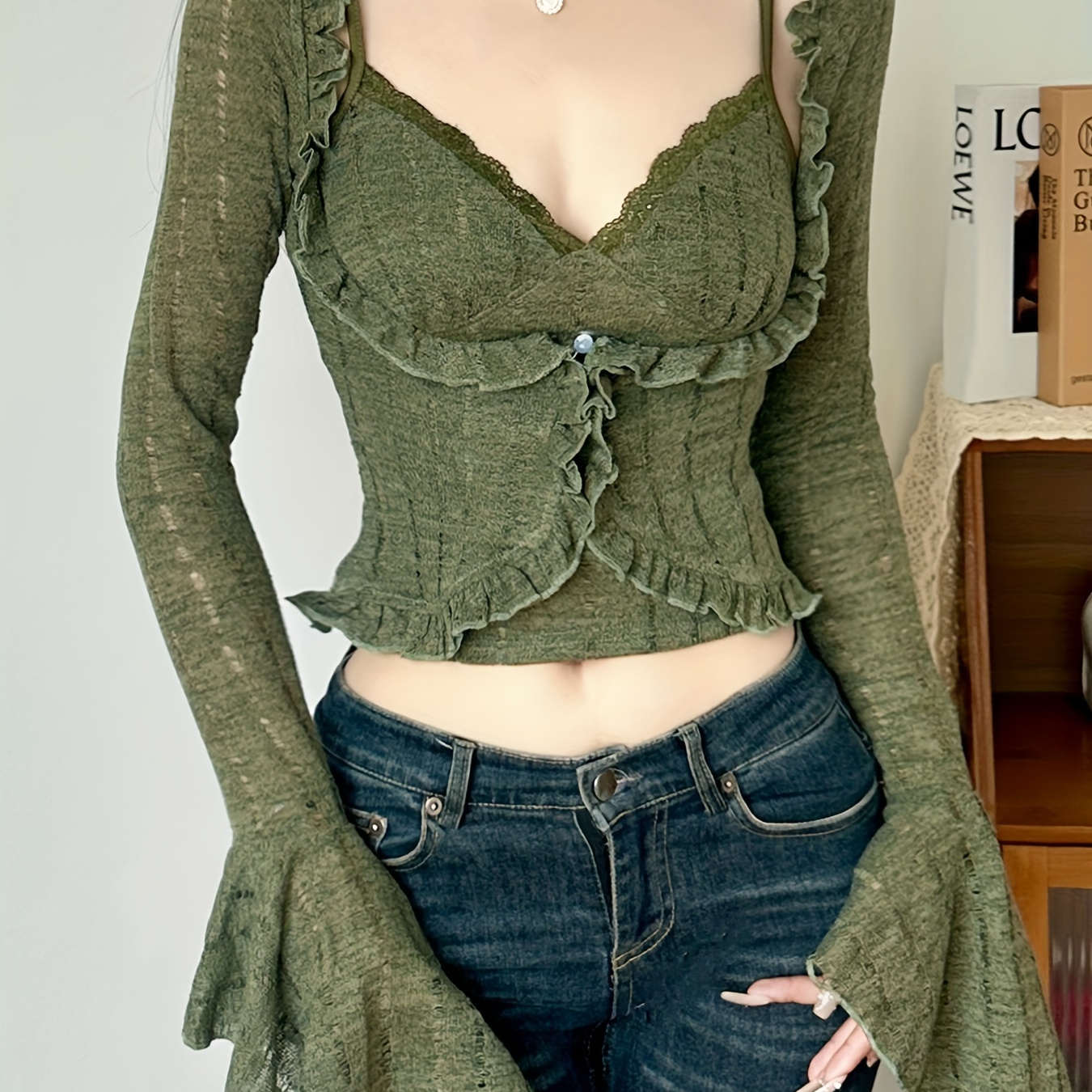 

This Lace Camisole And Flared Sleeve Cardigan Make A Vintage And Sexy Two-piece Outfit For Streetwear And Autumn.