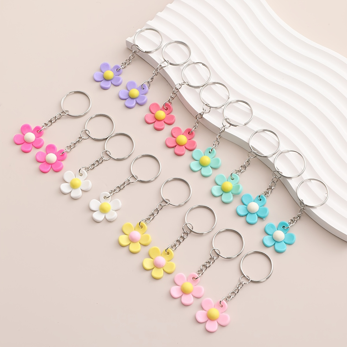 

16pcs Pvc Sun Flower Keychain Fashion Cute Cartoon Colorful Bag Key Chain Keyring Ornament Bag Purse Charm Accessories