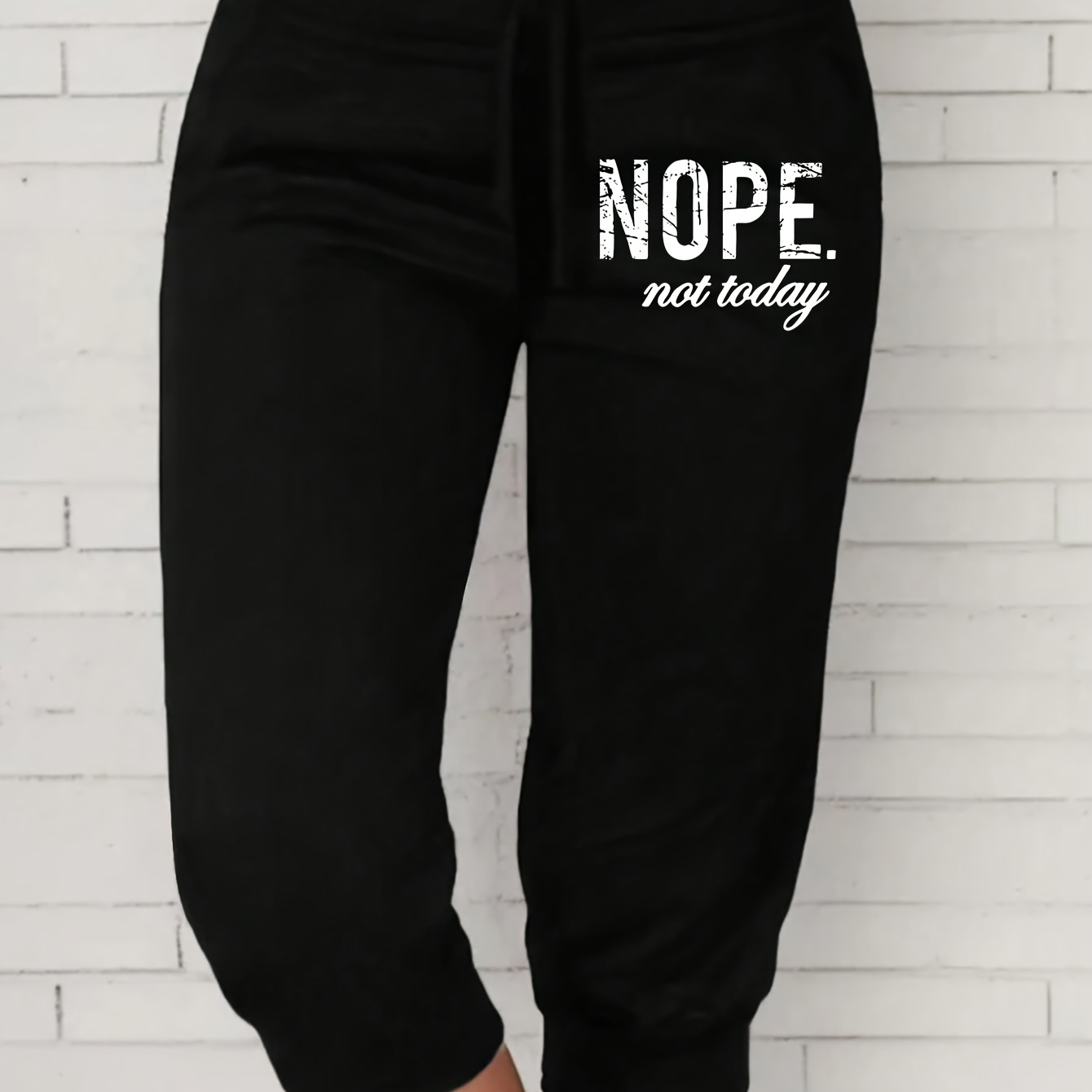 

Plus Size Nope Print Fitted Bottom Capris Joggers, Casual Sporty Drawstring Crop Pants For Spring & Summer, Women's Plus Size Clothing