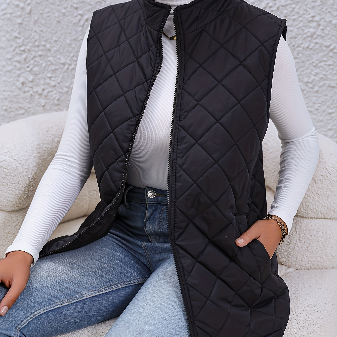 

Women's Casual Quilted Sleeveless Vest Jacket - 100% Polyester Woven Fabric, Regular Length With Pockets, Solid Color Lightweight Padded Gilet