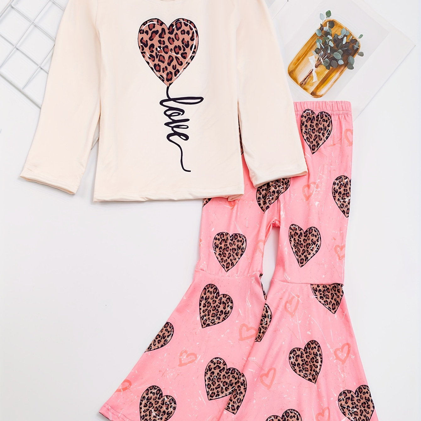 

2pcs Creative Heart Balloon Print Top + Flare Pants Set Girls Spring Fall Valentine's Day