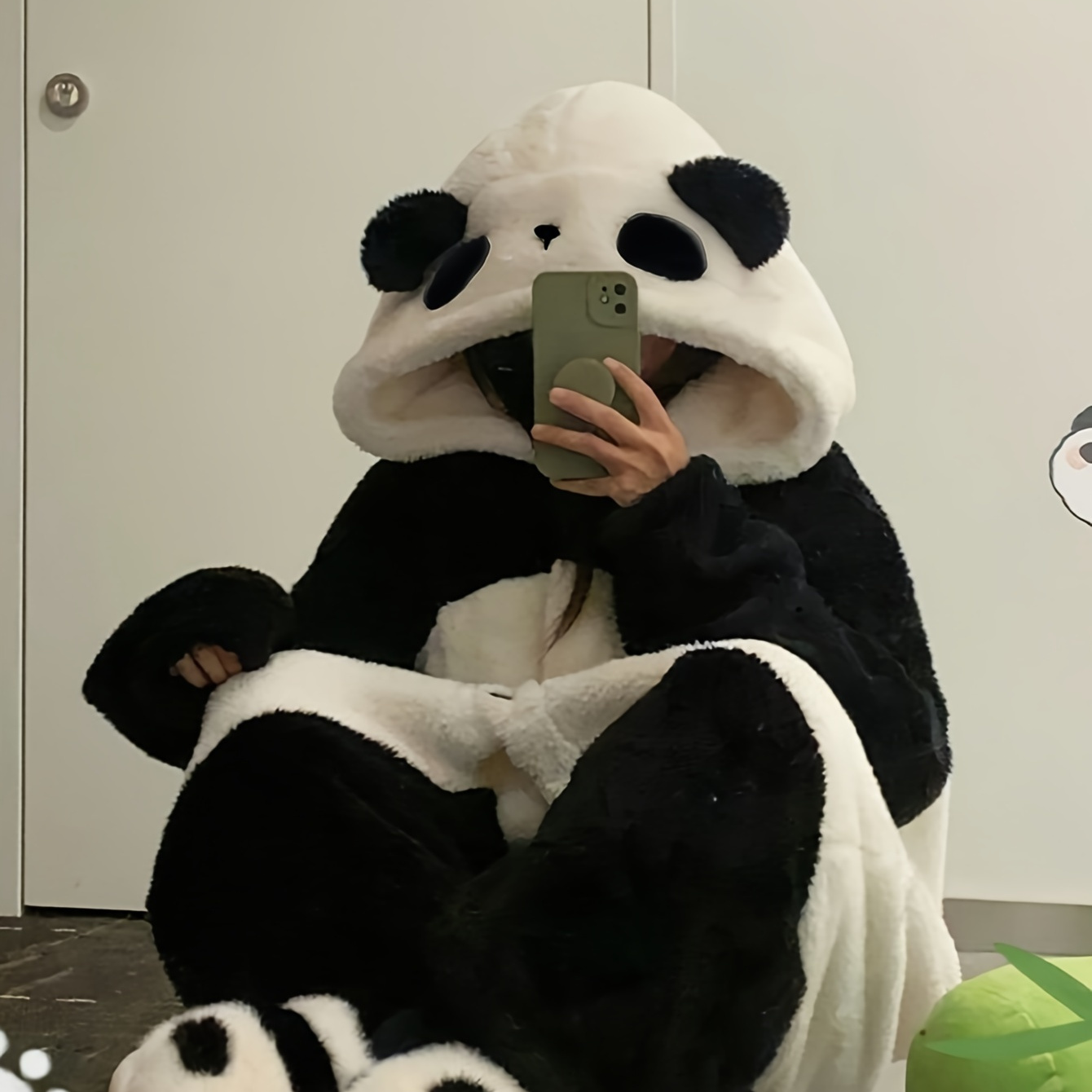 

Cozy Hooded Fleece Robe For Women - Cute Animal-themed Winter Loungewear With Padding, Non-transparent, Machine Washable