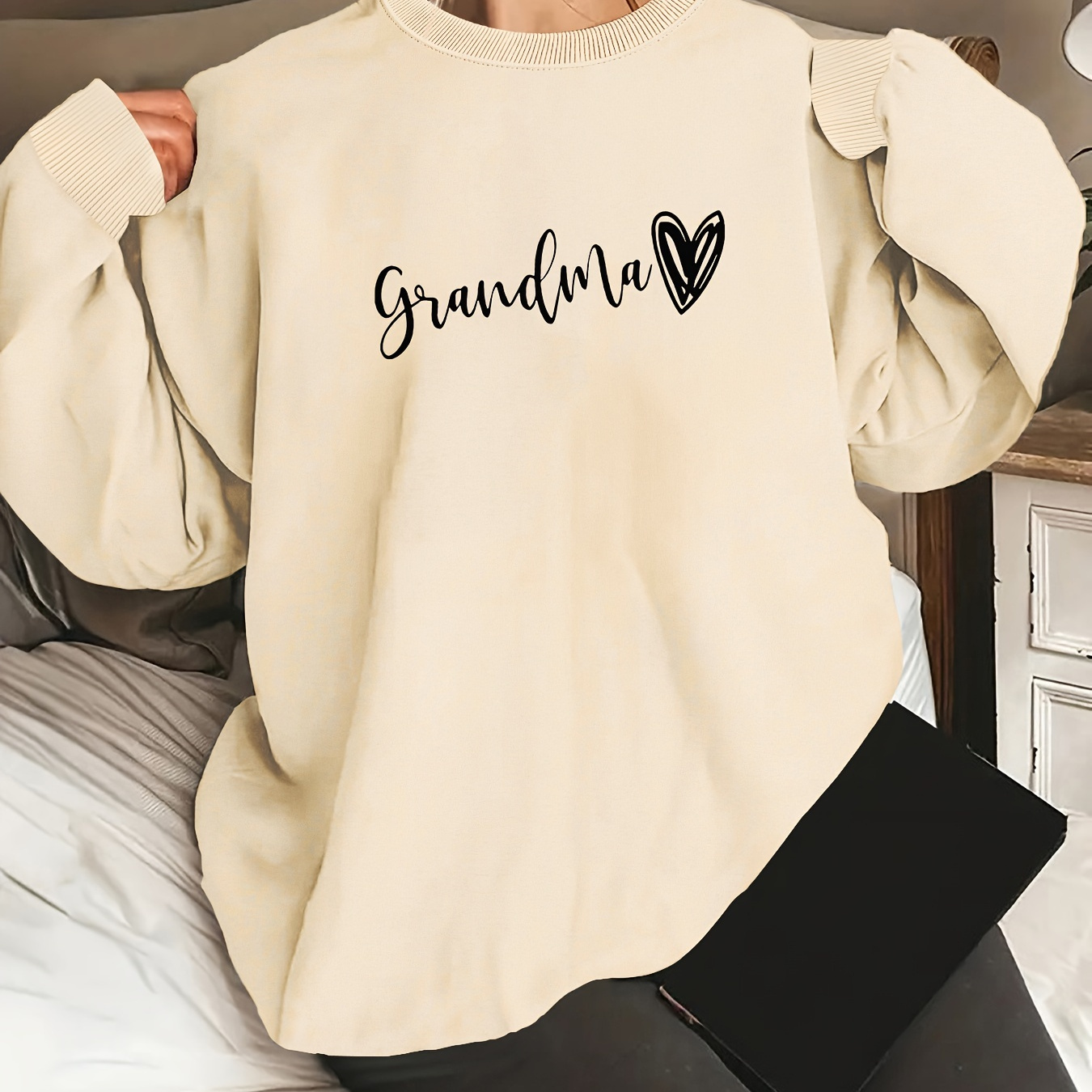 

Women' Sweatshirt, "grandma" Lettering With Heart, Casual Round Neck, Polyester Knit, Spring/autumn, In White, Grey, Pink