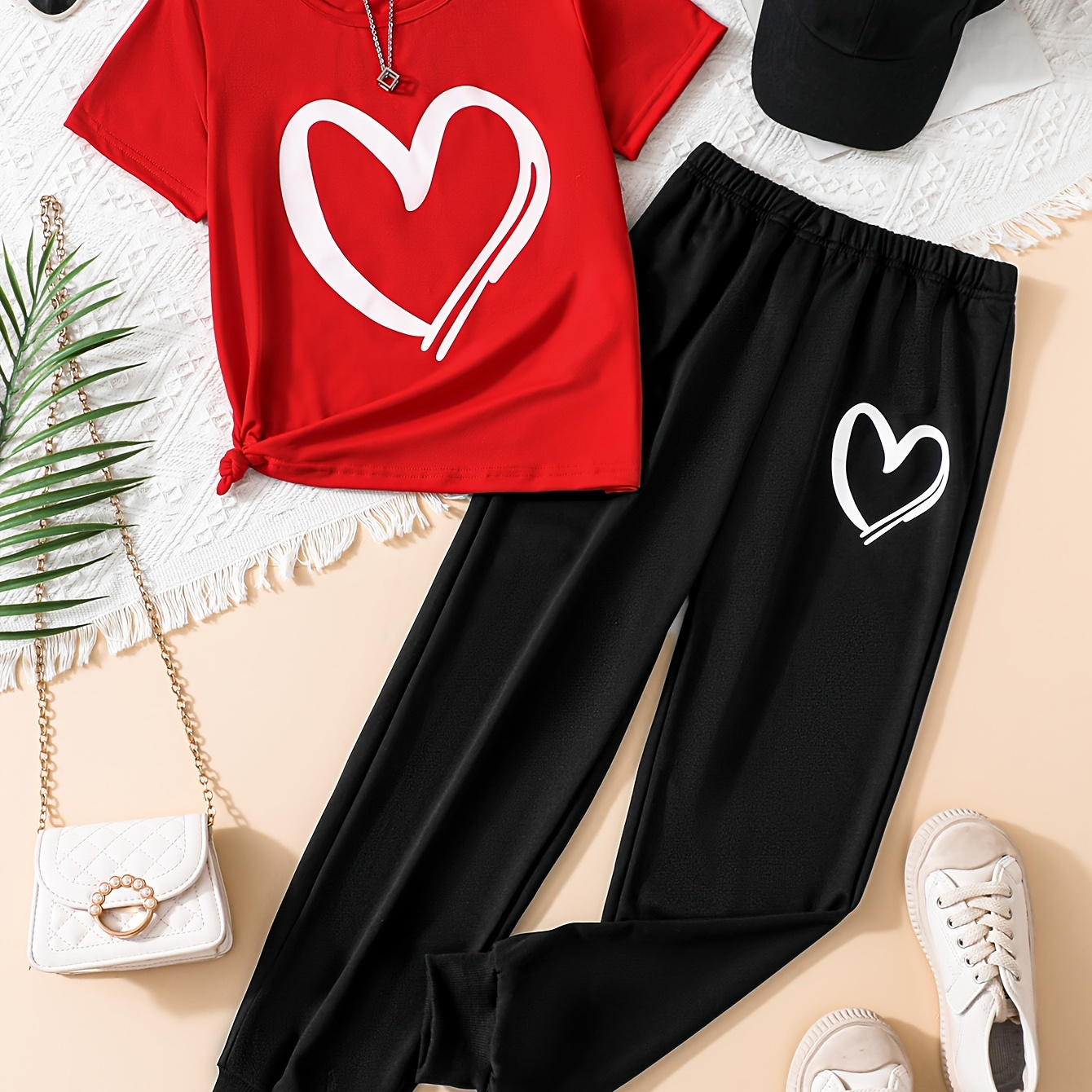 

Girls Heart Print 2pcs Short Sleeve Top + Jogger Pants, Fashionable Girls Sports Set For Summer