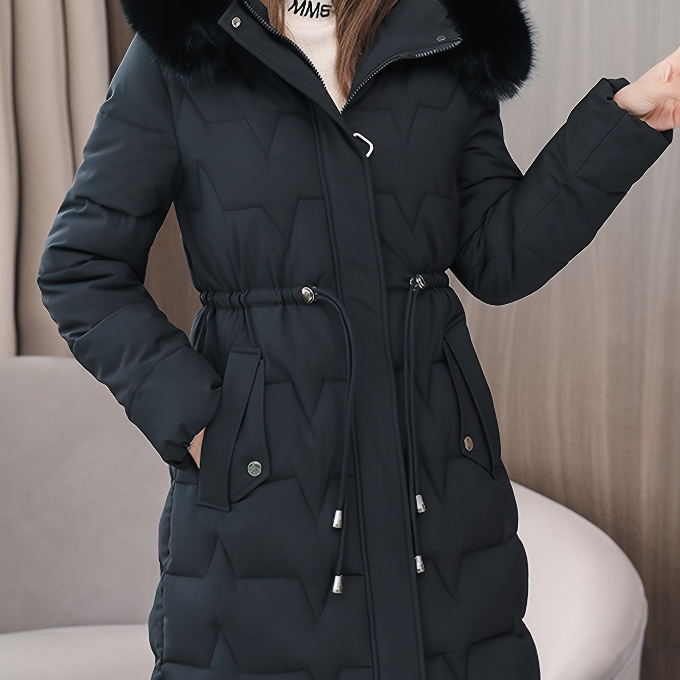 

Manteau d'Hiver Élégant pour Femme avec Capuche Détachable - Veste Puffer Longue et Chaude avec Bordure en Fausse Fourrure & Taille à Cordon