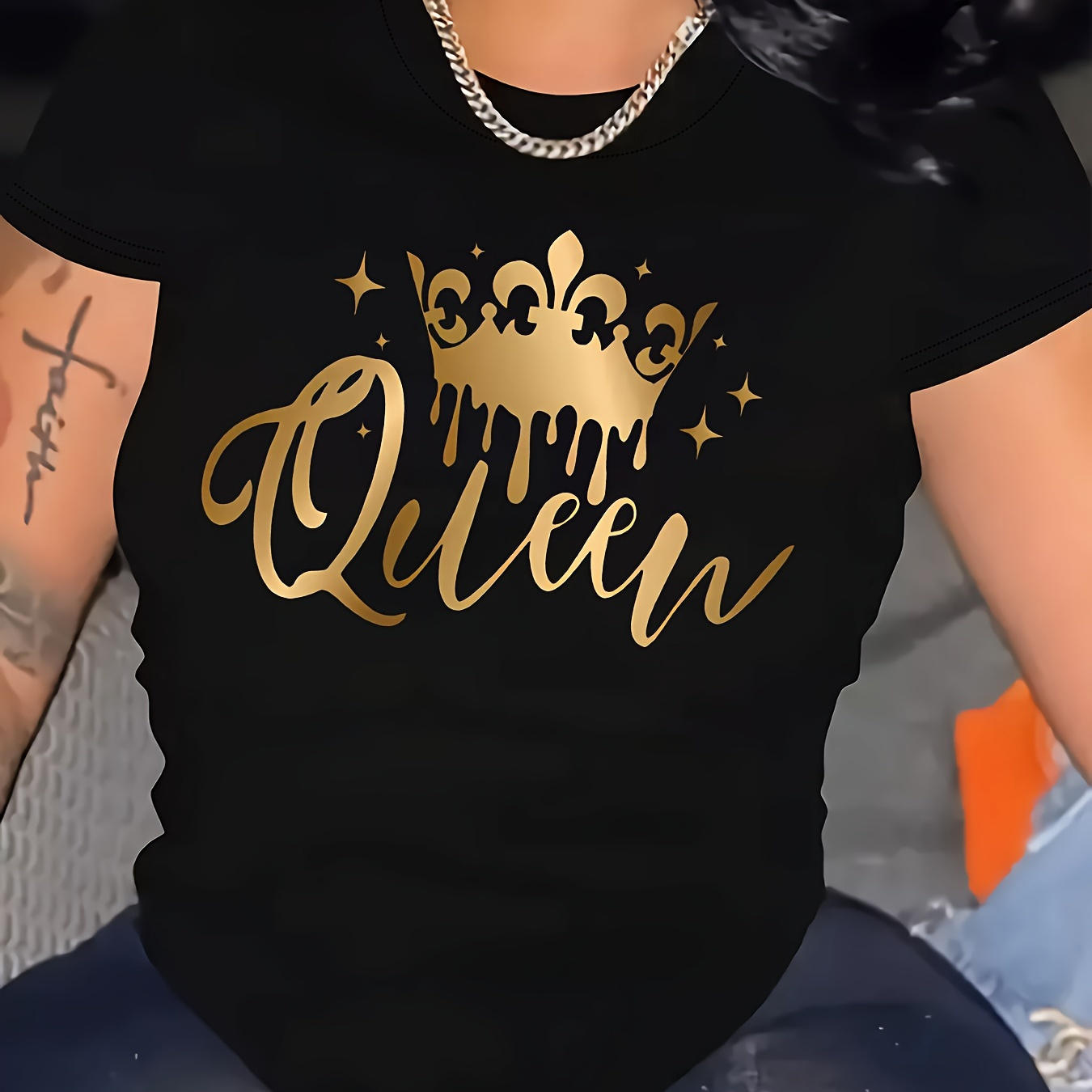 

Plus Size Queen & Crown Print T-shirt, Casual Short Sleeve Crew Neck Top For Spring & Summer, Women's Plus Size Clothing
