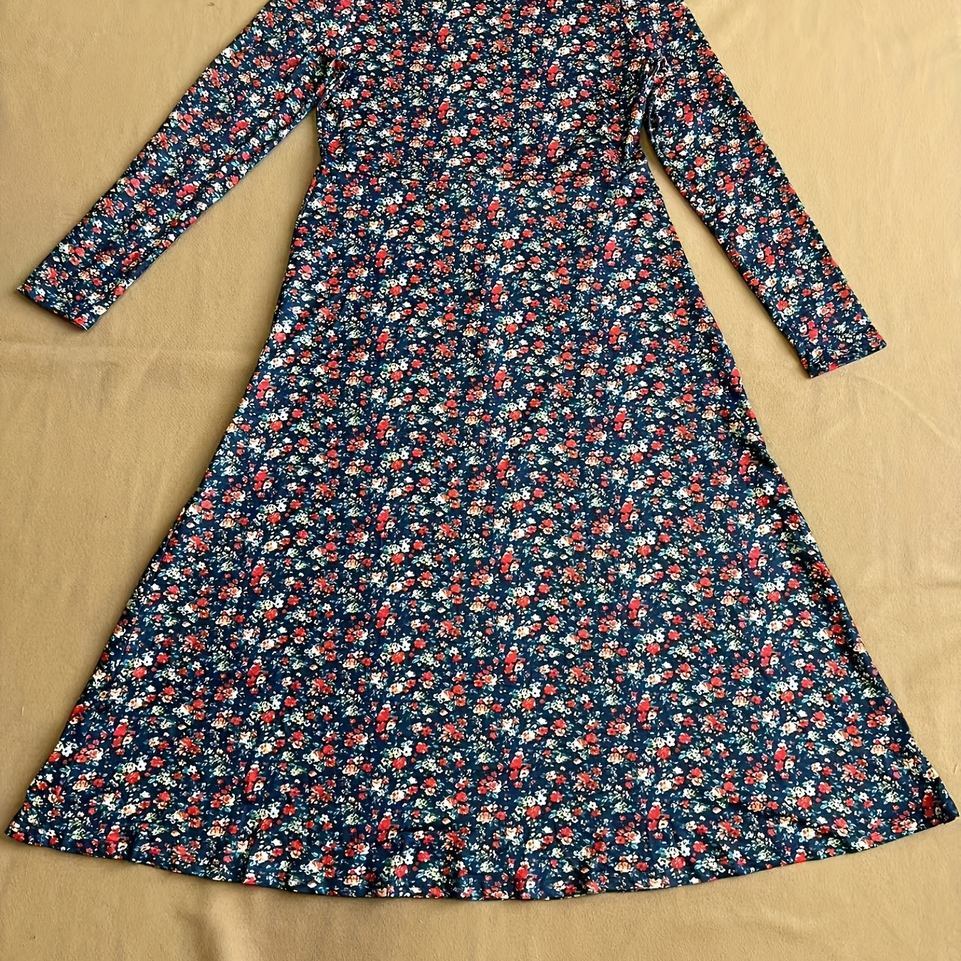 

Women's Long-sleeve Floral Print Dress With A Round Neckline