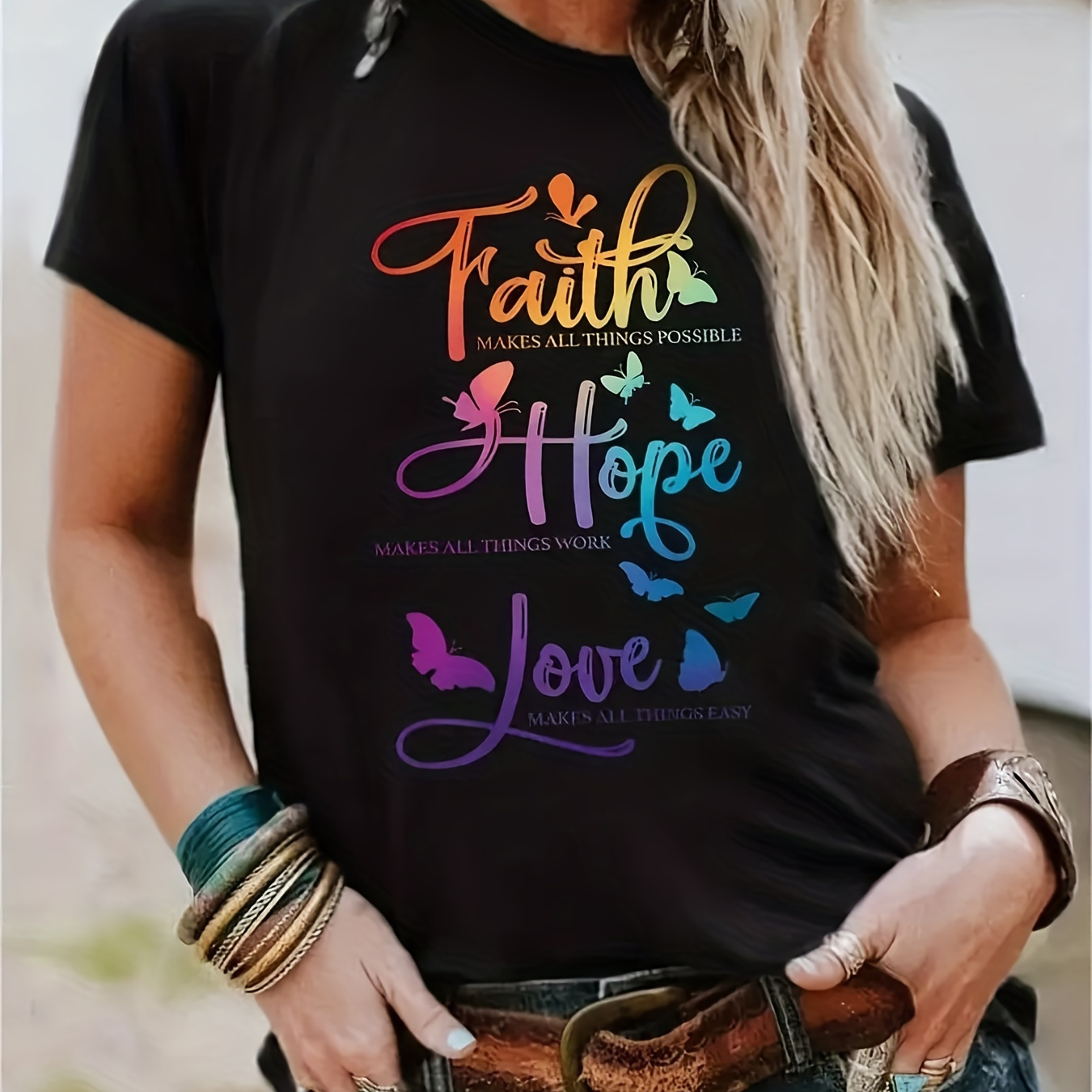 

T-shirt décontracté grande taille, T-shirt à manches courtes avec impression de papillon et slogan pour femmes, col rond et légèrement extensible
