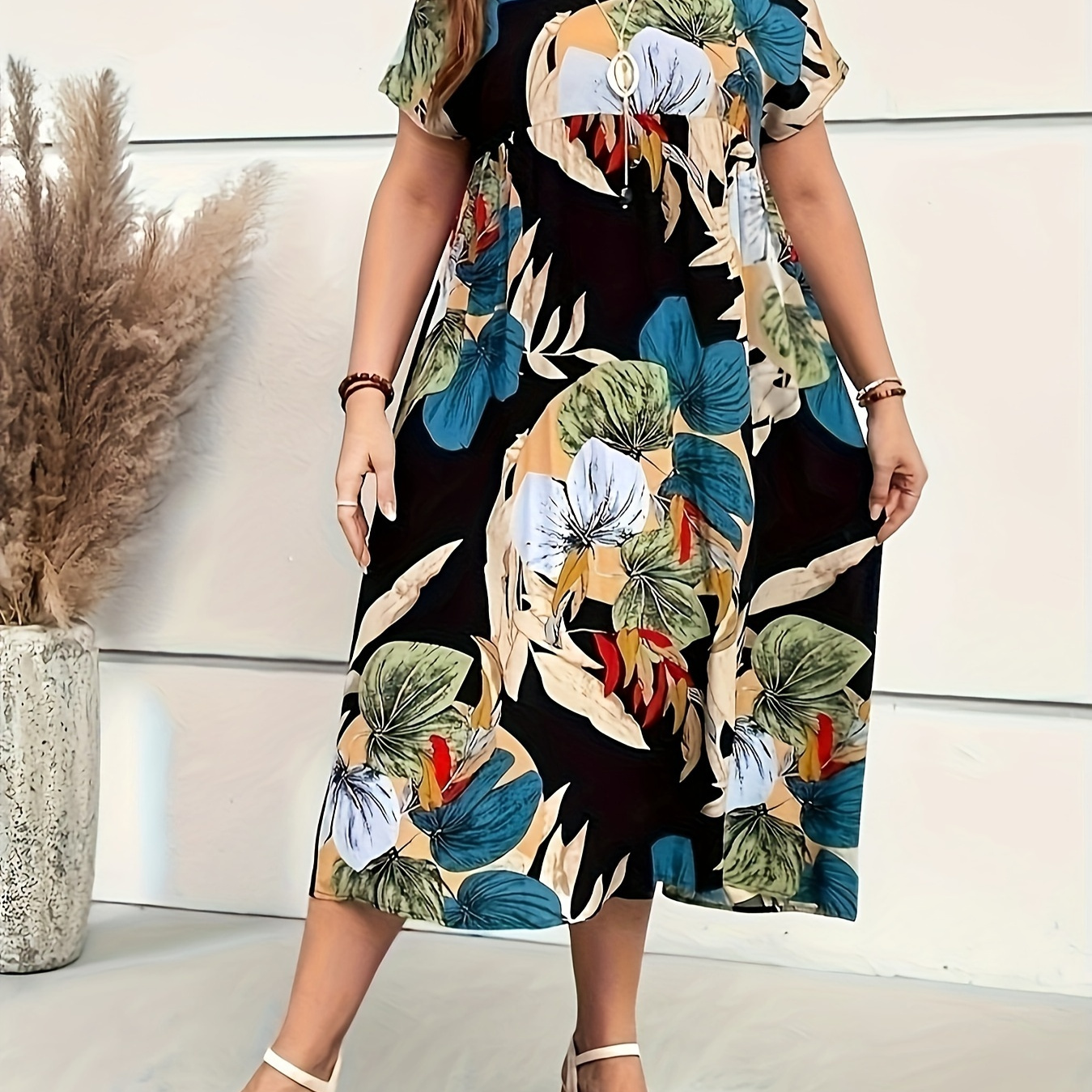 

Plus Size Tropical Plant Print Crew Neck Dress, Vacation Short Sleeve Dress For Spring & Summer, Women's Plus Size Clothing