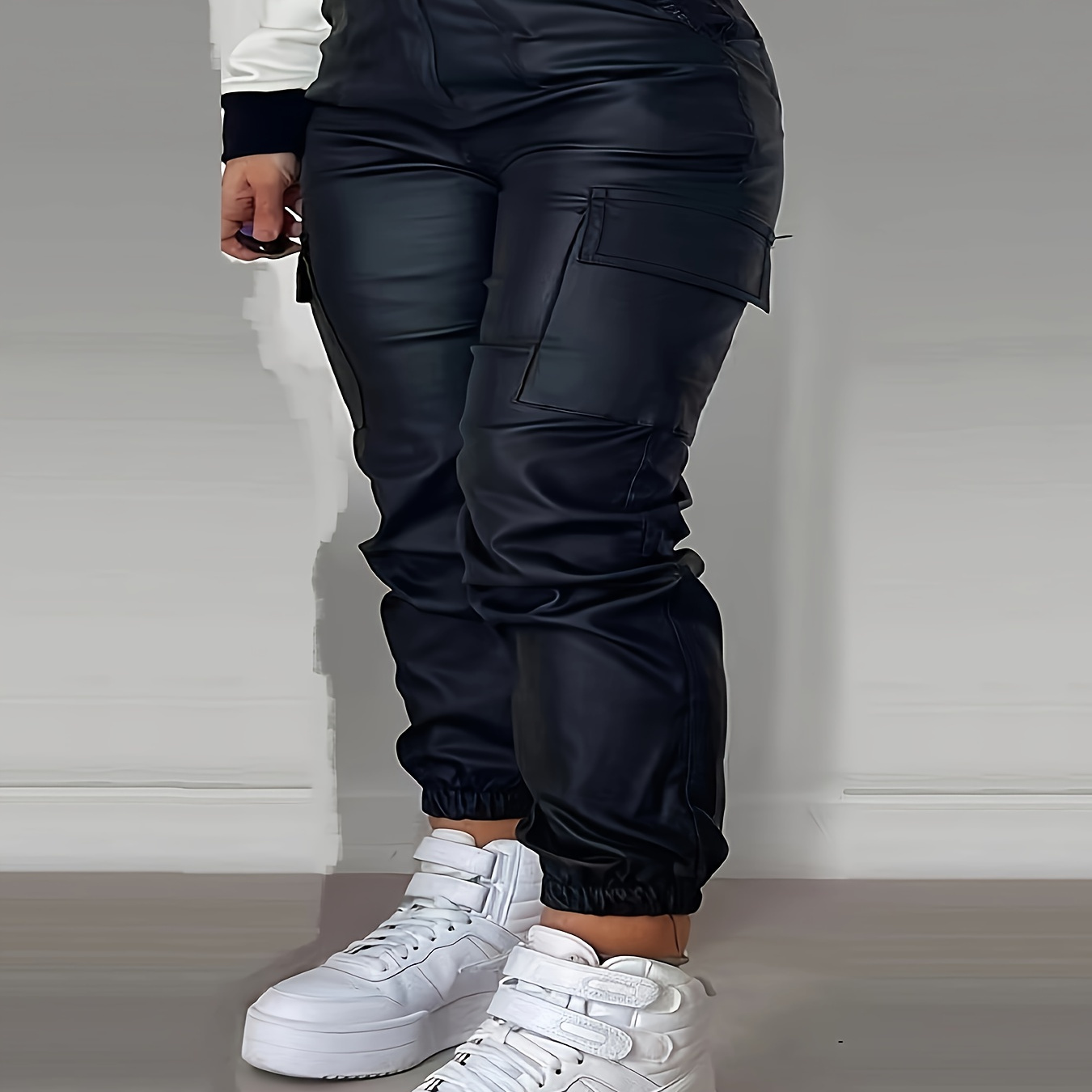 

Jeans Cargo en Denim Extensible pour Femmes avec Plusieurs Poches - Joggers Taille Haute Enduits Noirs, Pantalons Élégants pour Tenue Décontractée