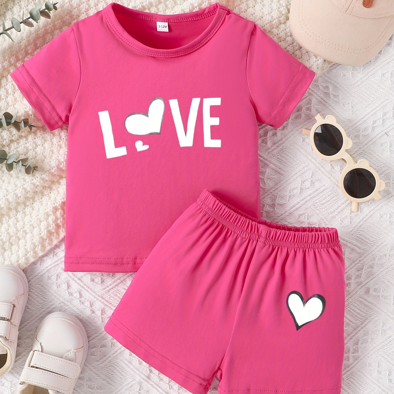 

Baby Girl Baby Letter Love Love Pattern Short Sleeve Top & Casual Solid Color Shorts Set Spring/summer