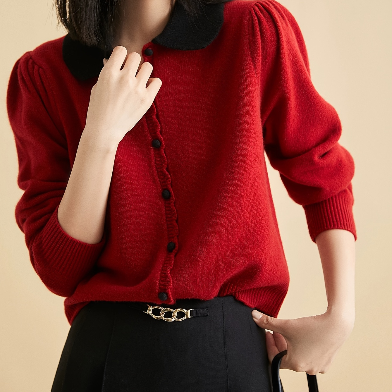 

Cardigan Rouge pour Femmes avec Col Noir - Pull Chic à Boutons, Manches Longues, et Chaud en Mélange de Viscose, pour Toutes les