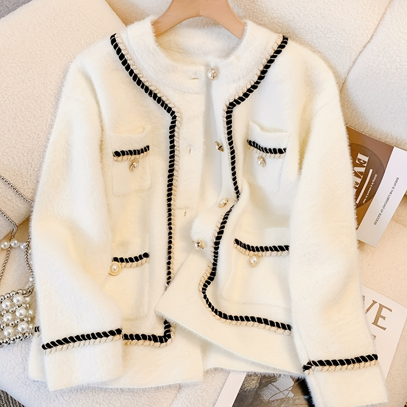 

New European And American Autumn And Winter Elegant And Luxurious Light Luxury Small Fragrance Color-matching Button-opening Sweater Knitted Sweater Jacket