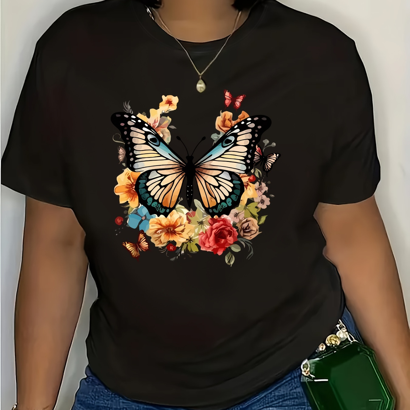 

Plus Size Butterfly & Flower Print T-shirt, Casual Short Sleeve Crew Neck Top For Spring & Summer, Women's Plus Size Clothing