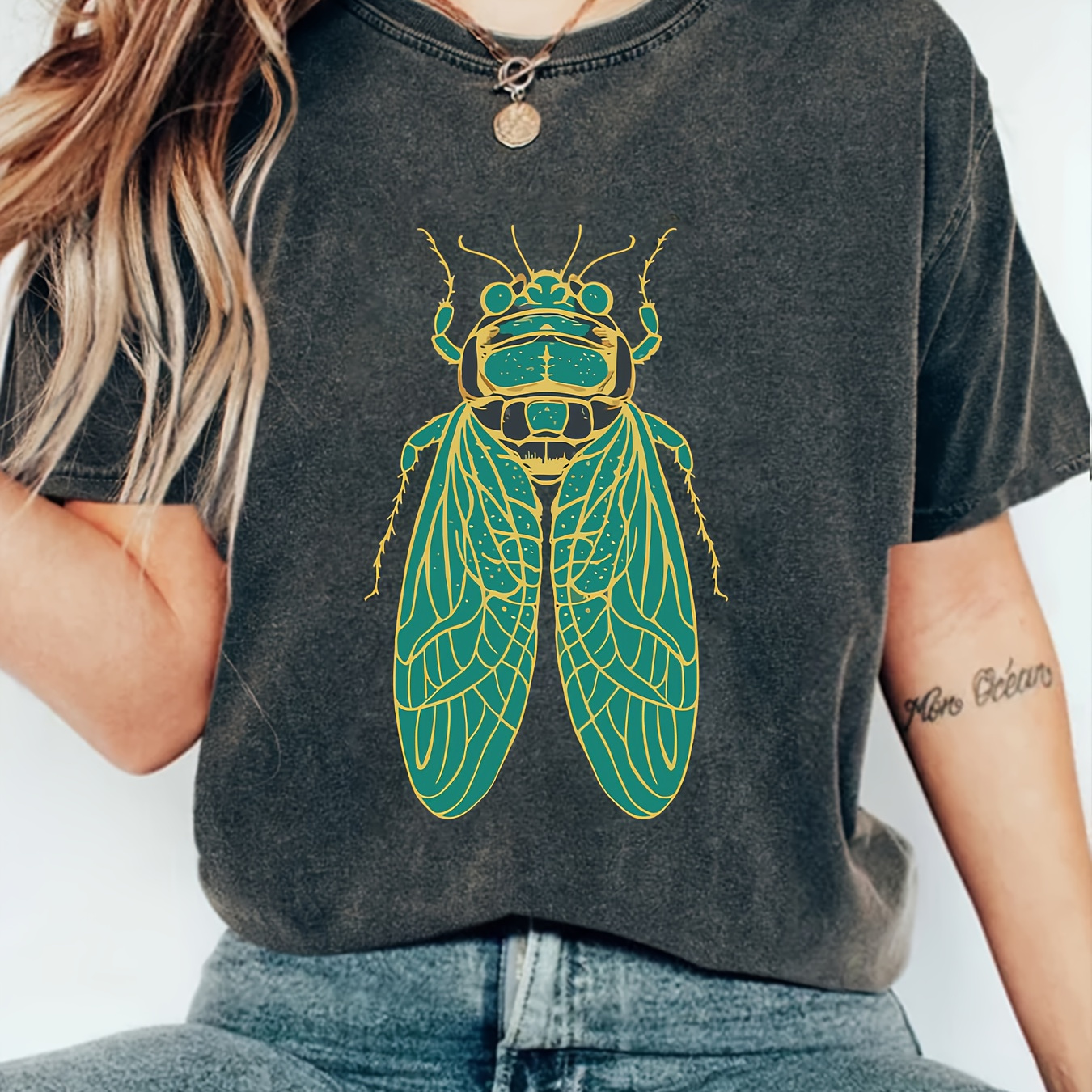 

Plus Size Cicada Print Crew Neck T-shirt, Casual Short Sleeve T-shirt For Spring & Summer, Women's Plus Size Clothing